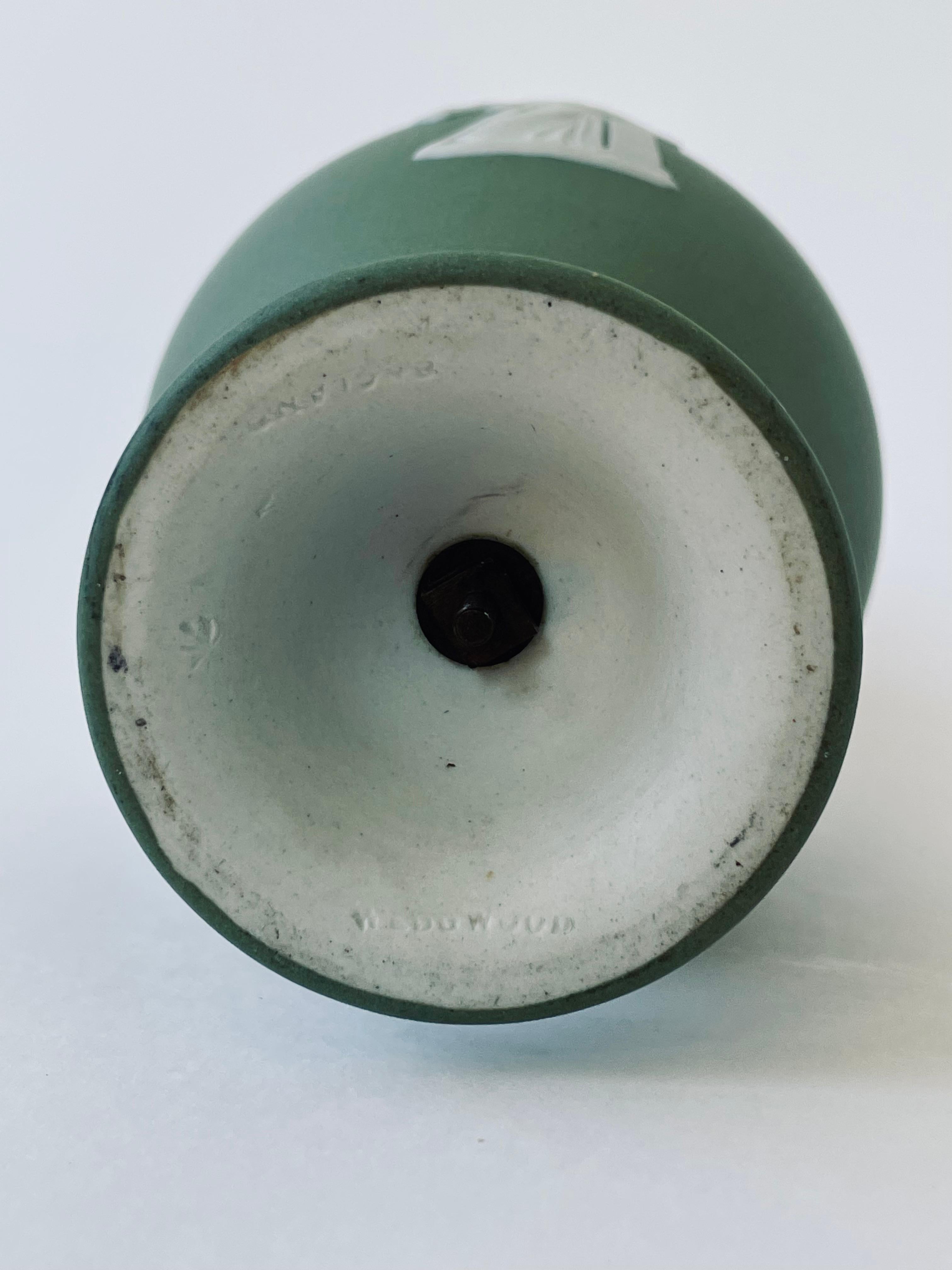 Vase Wedgwood Dip en grès vert en vente 1