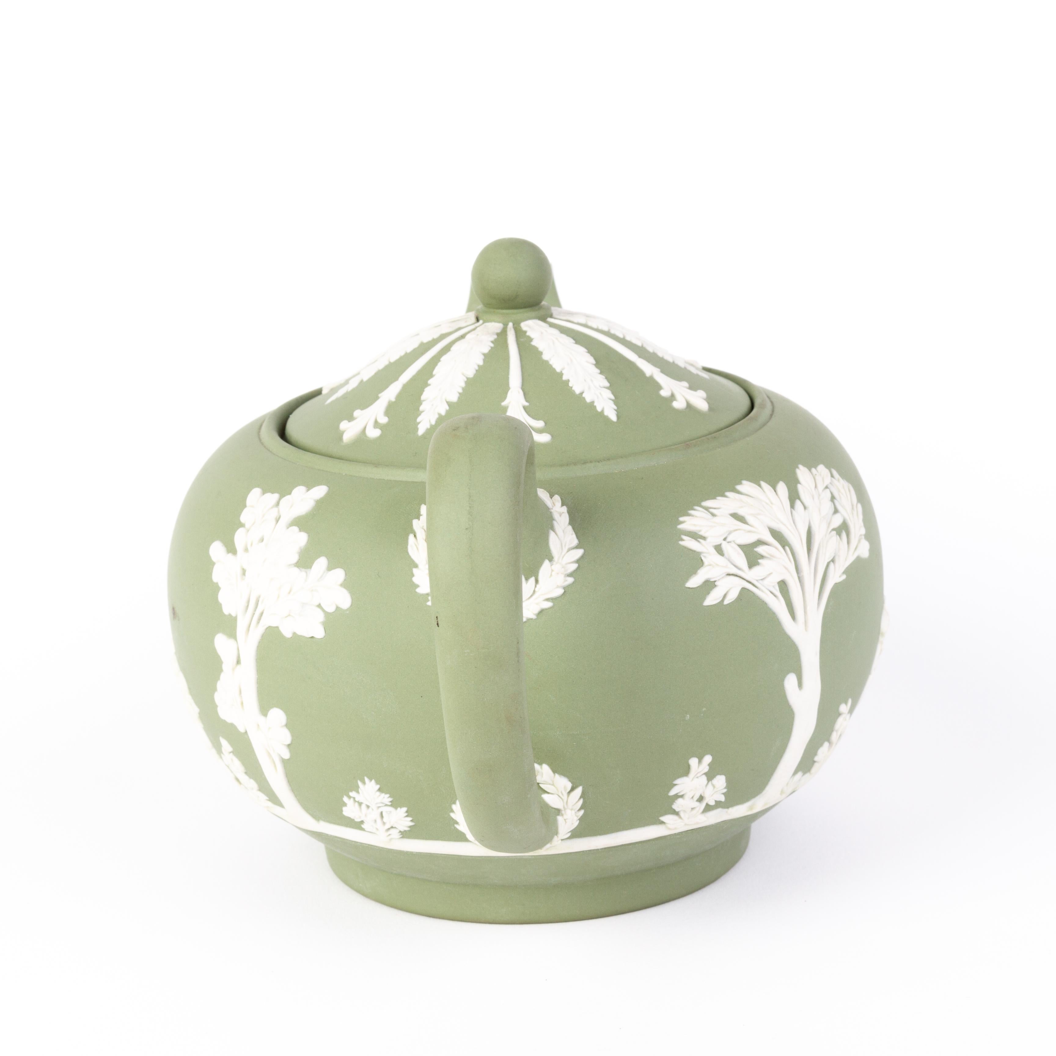 Wedgwood Green Jasperware Neoclassical Cameo Lidded Teapot
Good condition
Free international shipping.