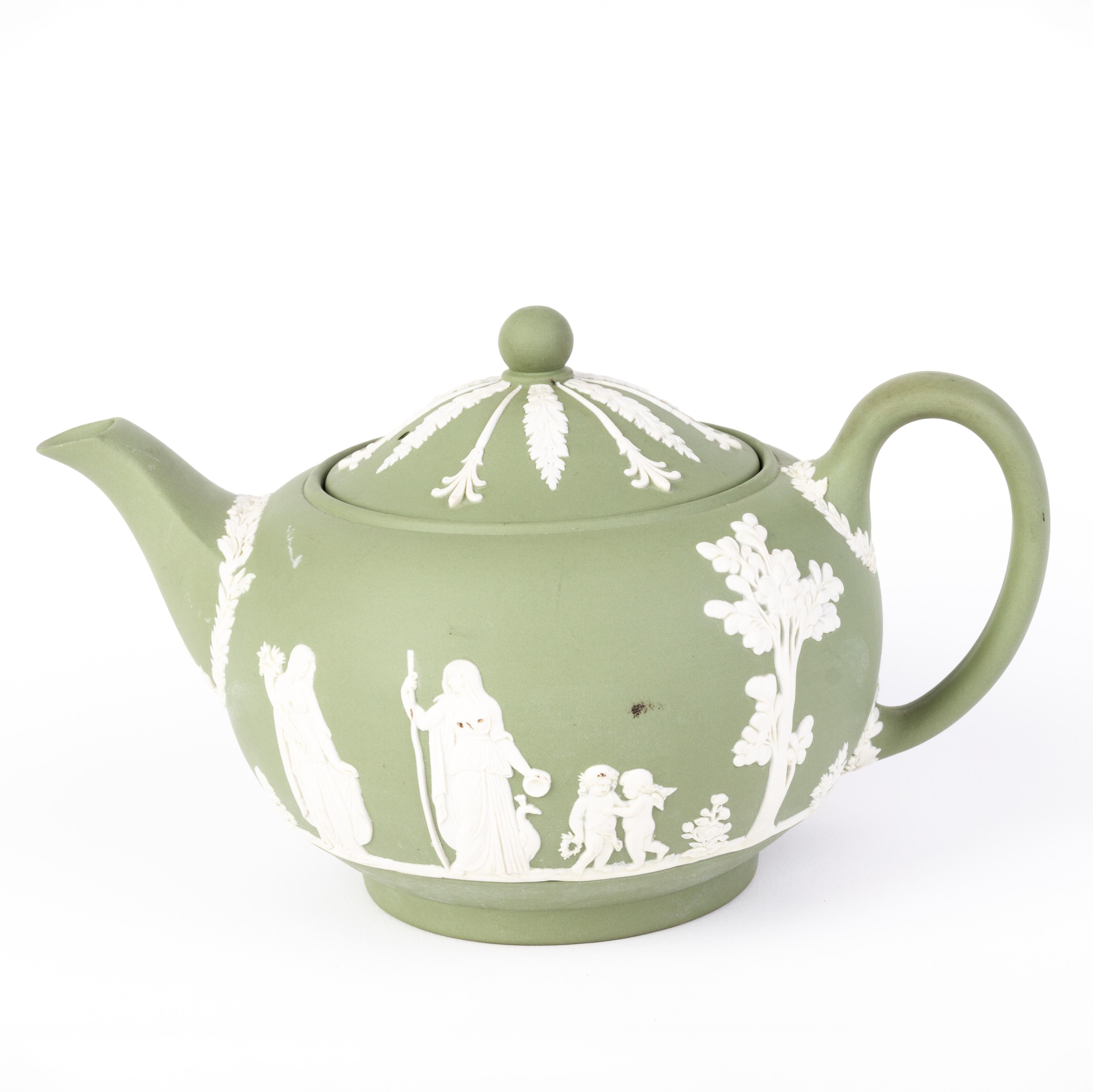 Wedgwood Green Jasperware Neoclassical Cameo Lidded Teapot In Good Condition For Sale In Nottingham, GB