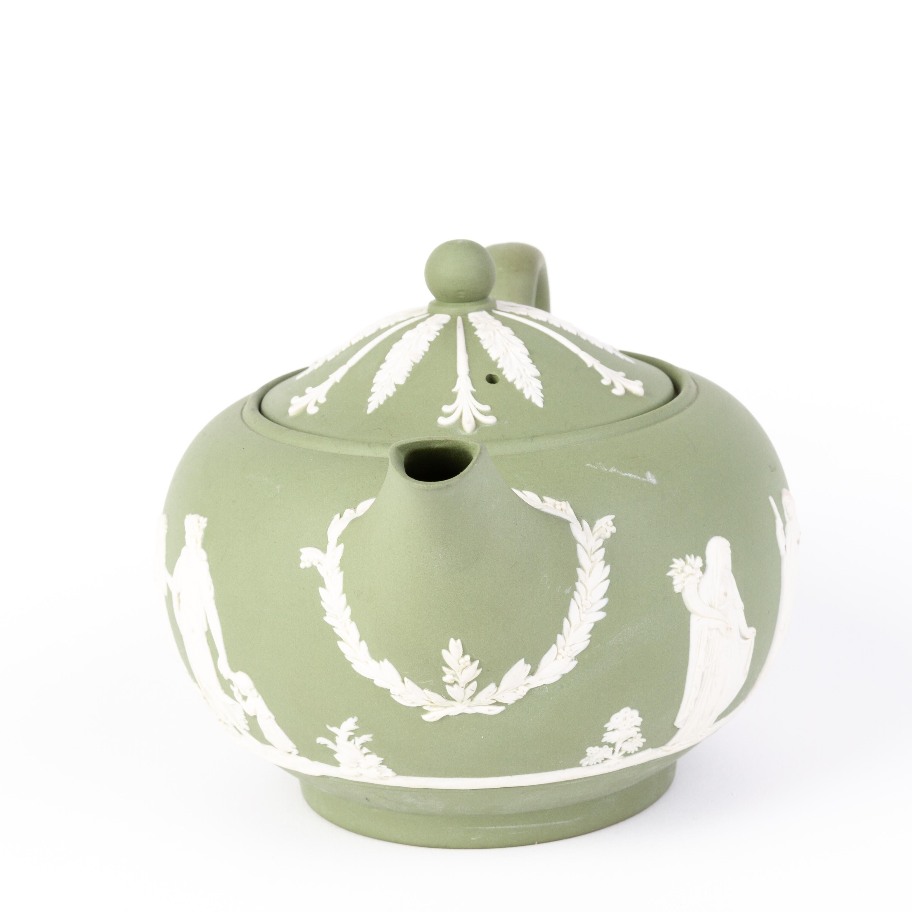20th Century Wedgwood Green Jasperware Neoclassical Cameo Lidded Teapot For Sale