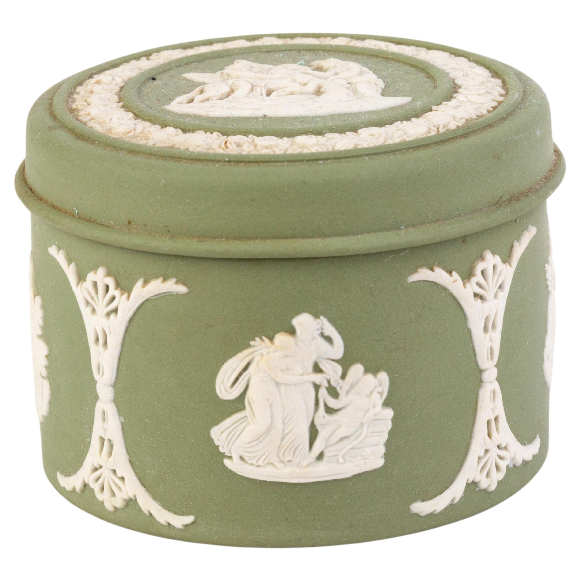 Wedgwood Green Jasperware Neoclassical Trinket Box For Sale