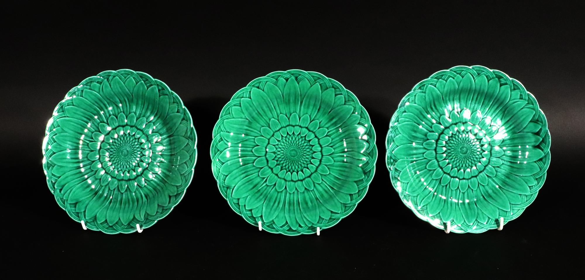 Juego de Platos Girasol de loza mayólica verde Wedgwood (15) en venta 4