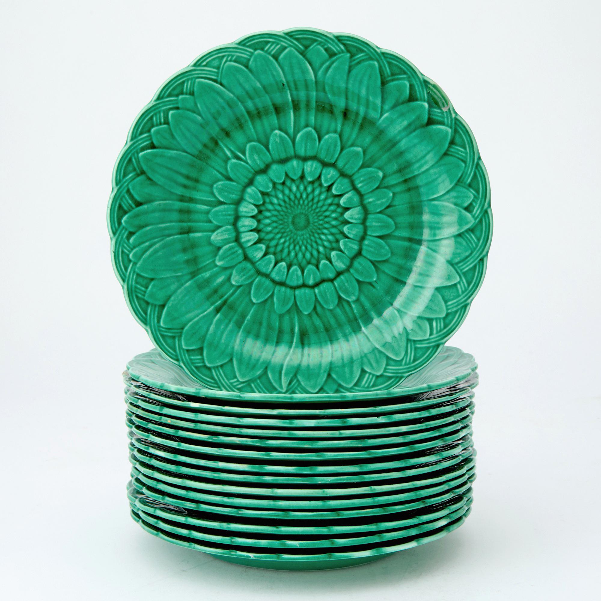 Juego de Platos Girasol de loza mayólica verde Wedgwood (15) en venta 5