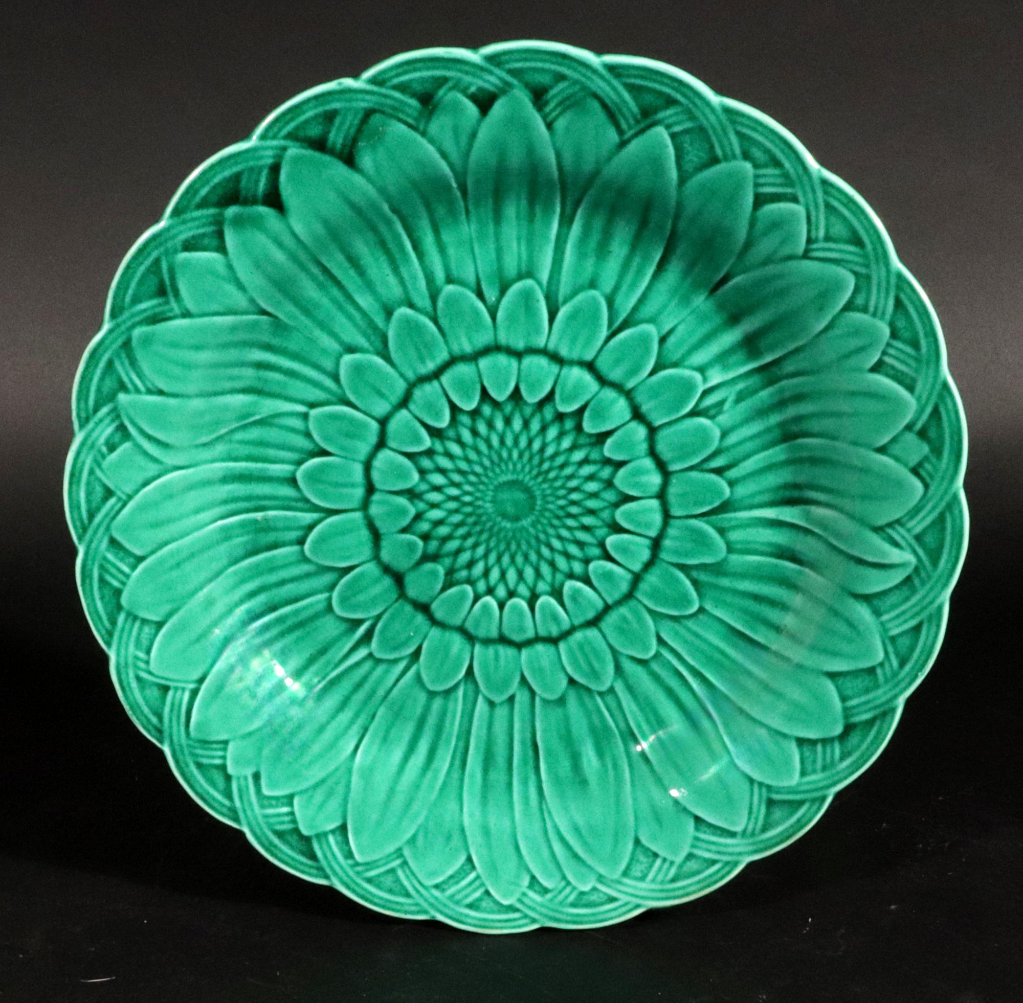 Juego de Platos Girasol de loza mayólica verde Wedgwood (15) en Bueno estado para la venta en Downingtown, PA