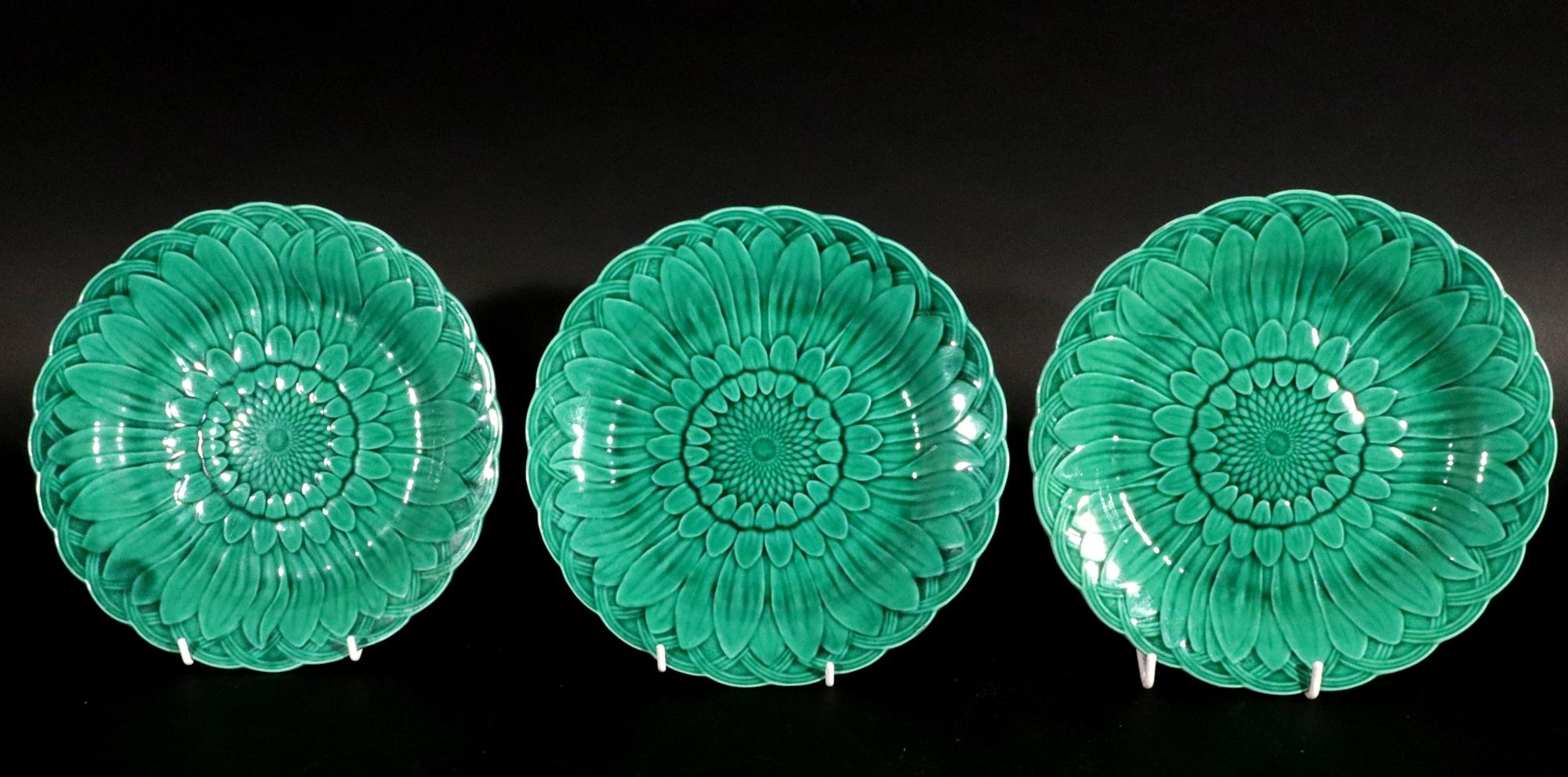 Juego de Platos Girasol de loza mayólica verde Wedgwood (15) en venta 2