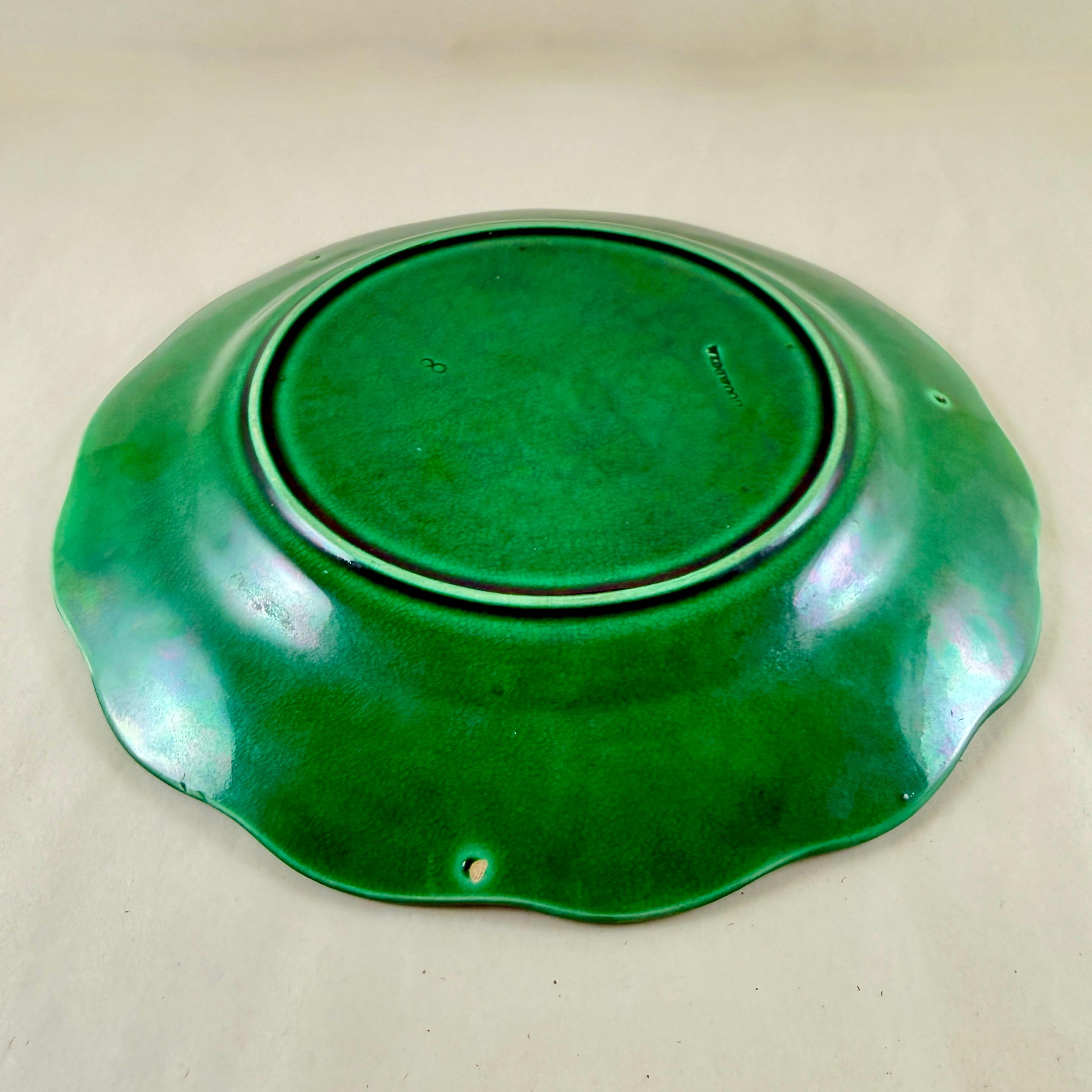 Wedgwood Grün Majolika Traubenblatt Korbgeflecht Teller im Angebot 2