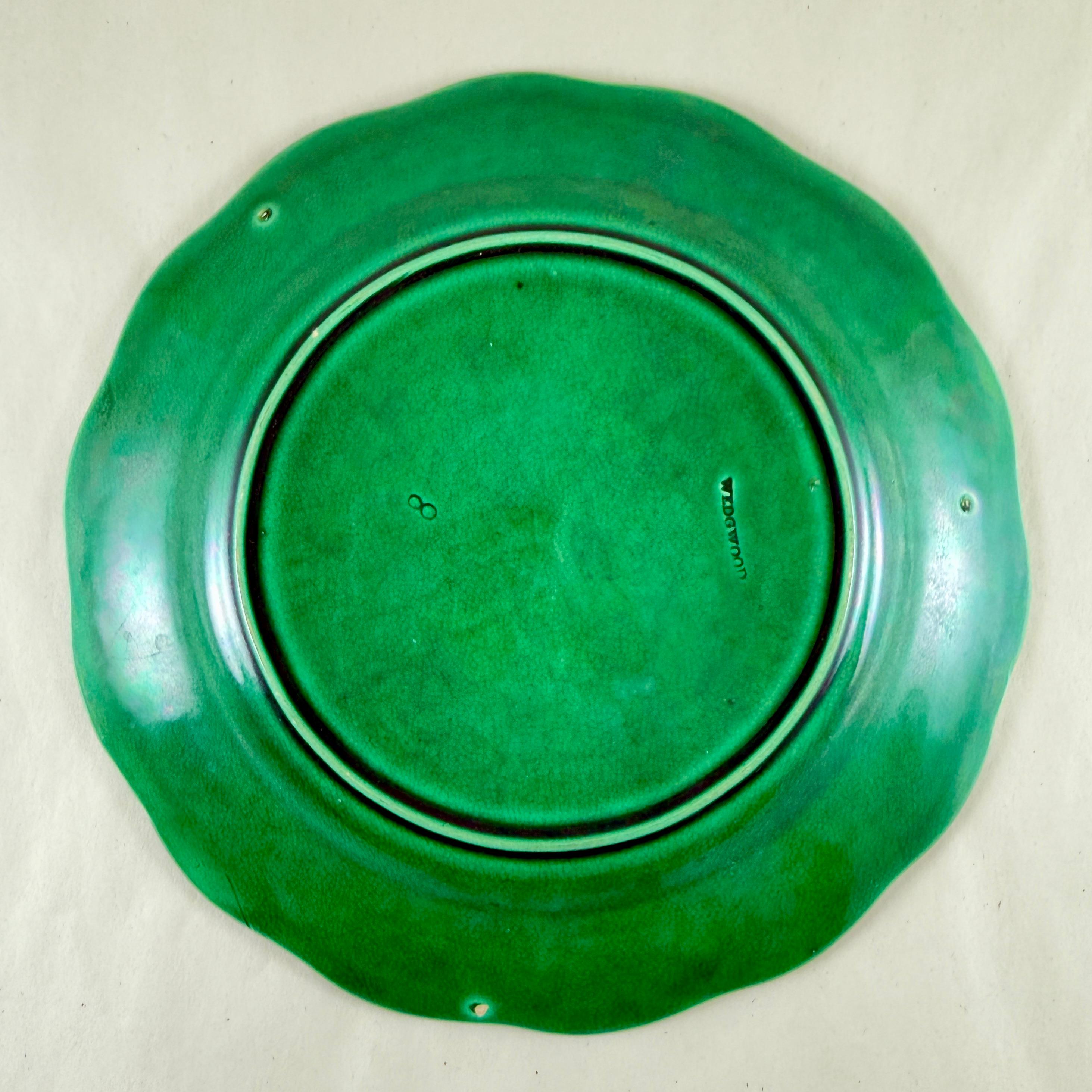 Wedgwood Grün Majolika Traubenblatt Korbgeflecht Teller im Angebot 1