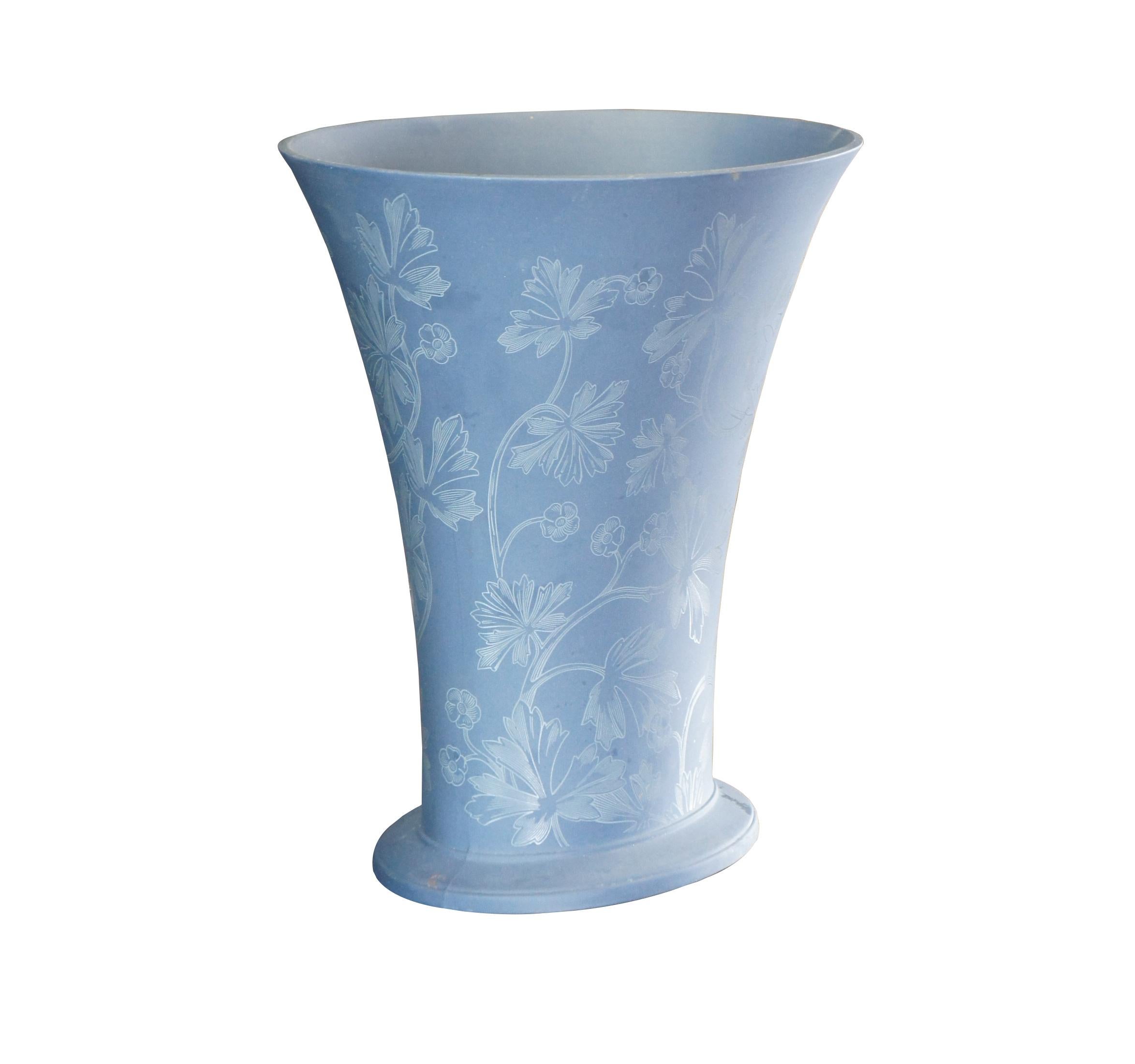 Vintage Wedgwood Interiors flared vase featuring oval form with an etched floral leaf design and footed base.

Dimensions:
9.25