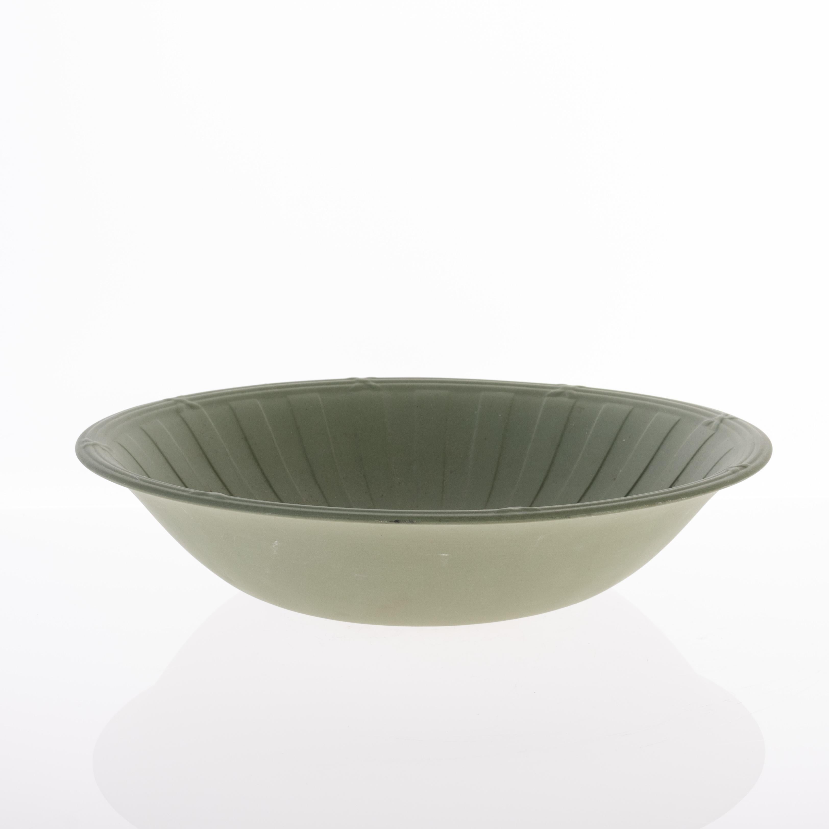 Frutero Wedgwood con relieve de jaspe y marca impresa en la base.

De una colección privada

Envío internacional gratuito.