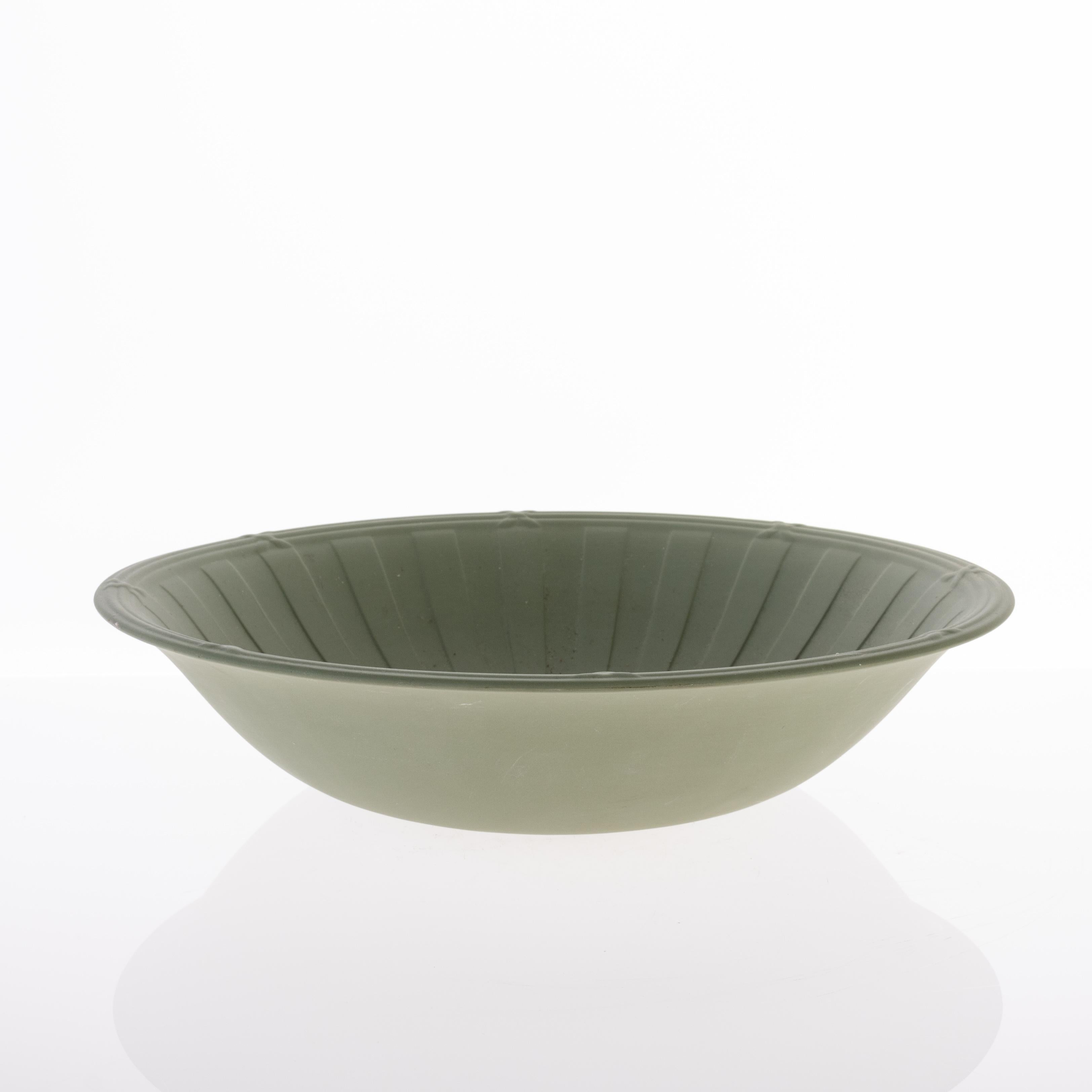 Frutero Wedgwood Jaspe Relieve Centro de Mesa en Bueno estado para la venta en Nottingham, GB