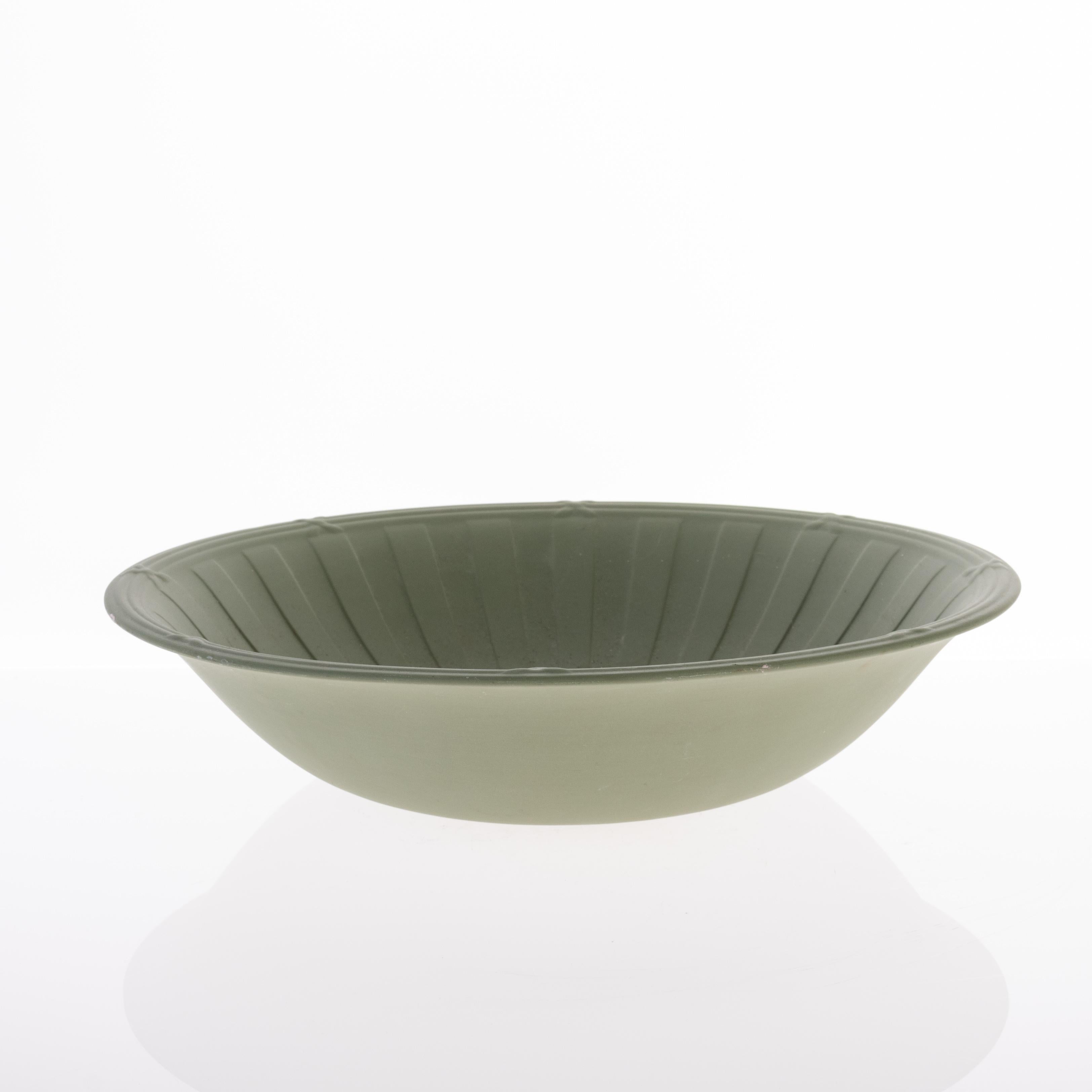 Frutero Wedgwood Jaspe Relieve Centro de Mesa siglo XX en venta