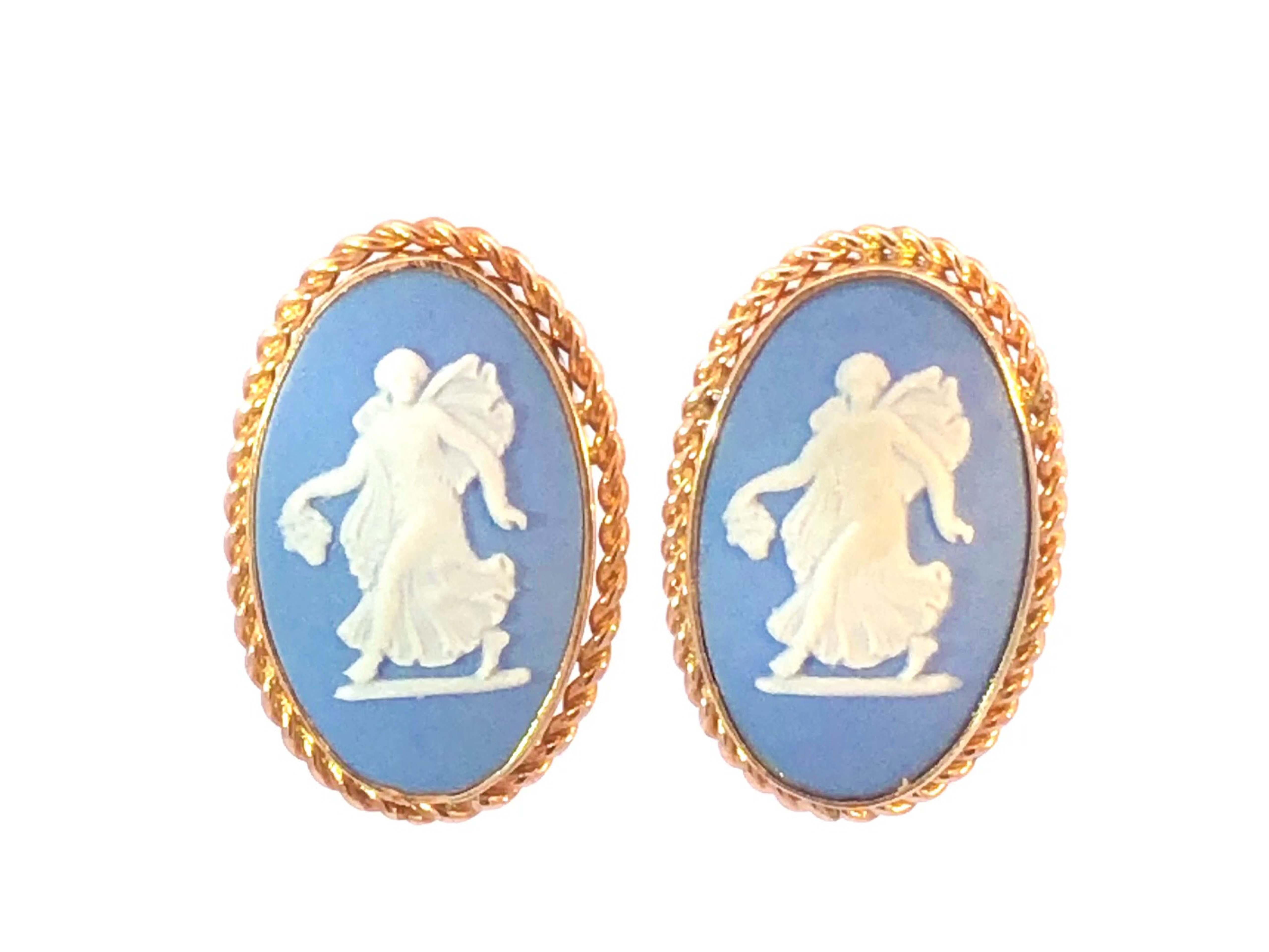Wedgwood Blaue ovale Ohrringe & Anhänger Brosche aus 14 Karat Gelbgold mit Jaspis (Ovalschliff) im Angebot