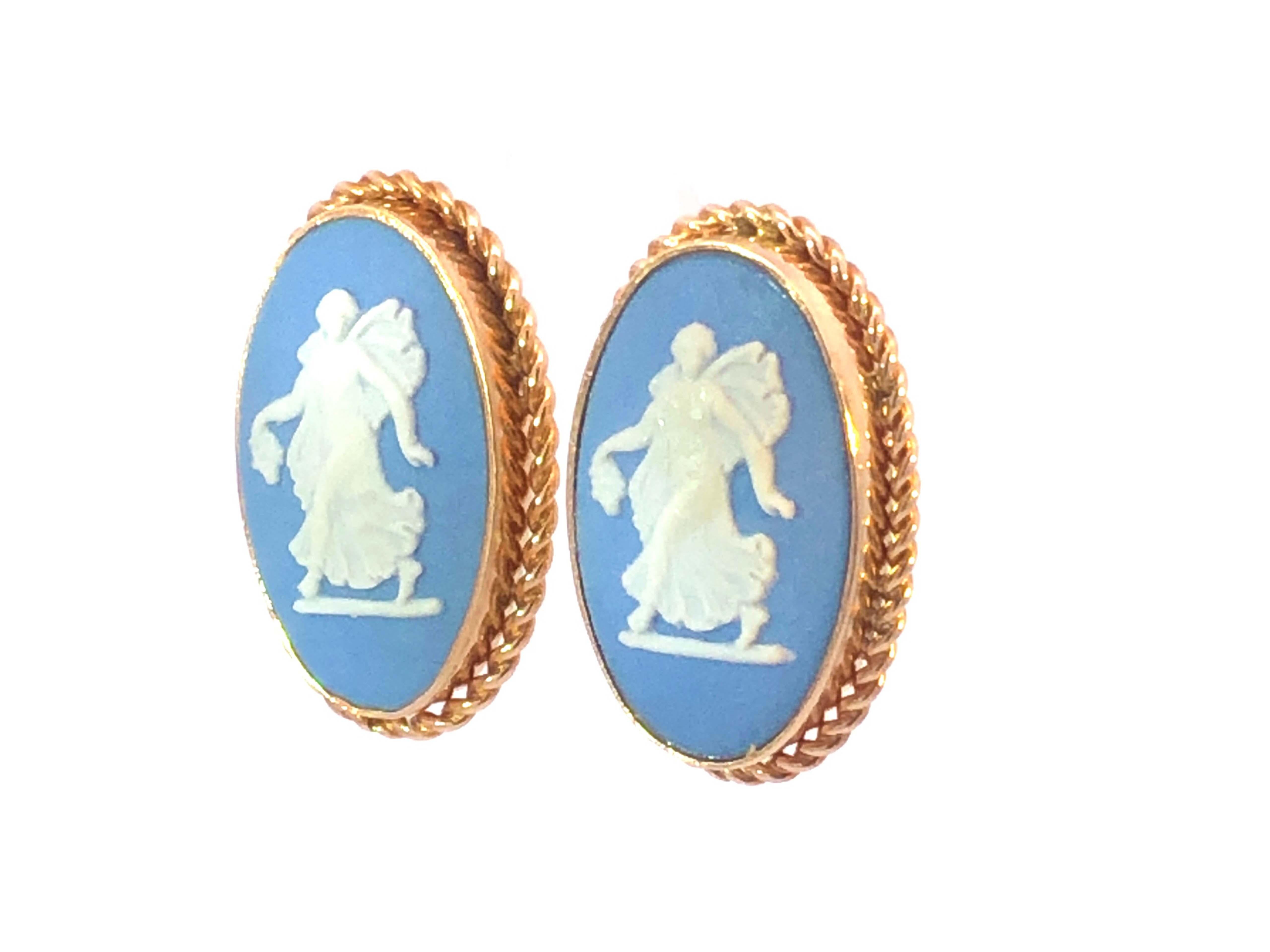 Oval Cut Wedgwood Jasper Wear Blue Oval Earrings & Pendant Brooch Set in 14K Yellow Gold For Sale