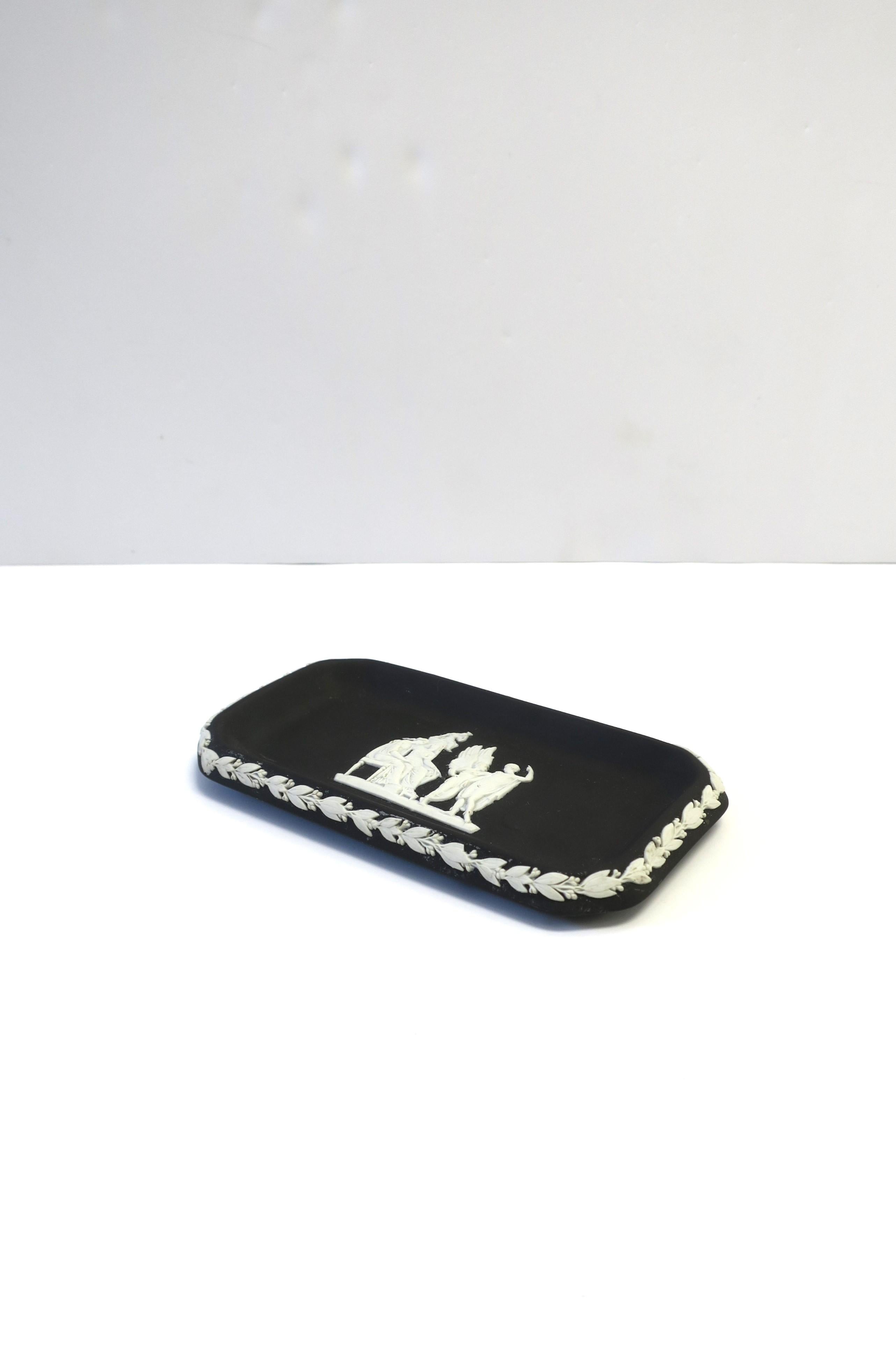 20th Century Wedgwood Jasperware Black Basalt & White Jewelry Dish Neoclassical, 1960s For Sale