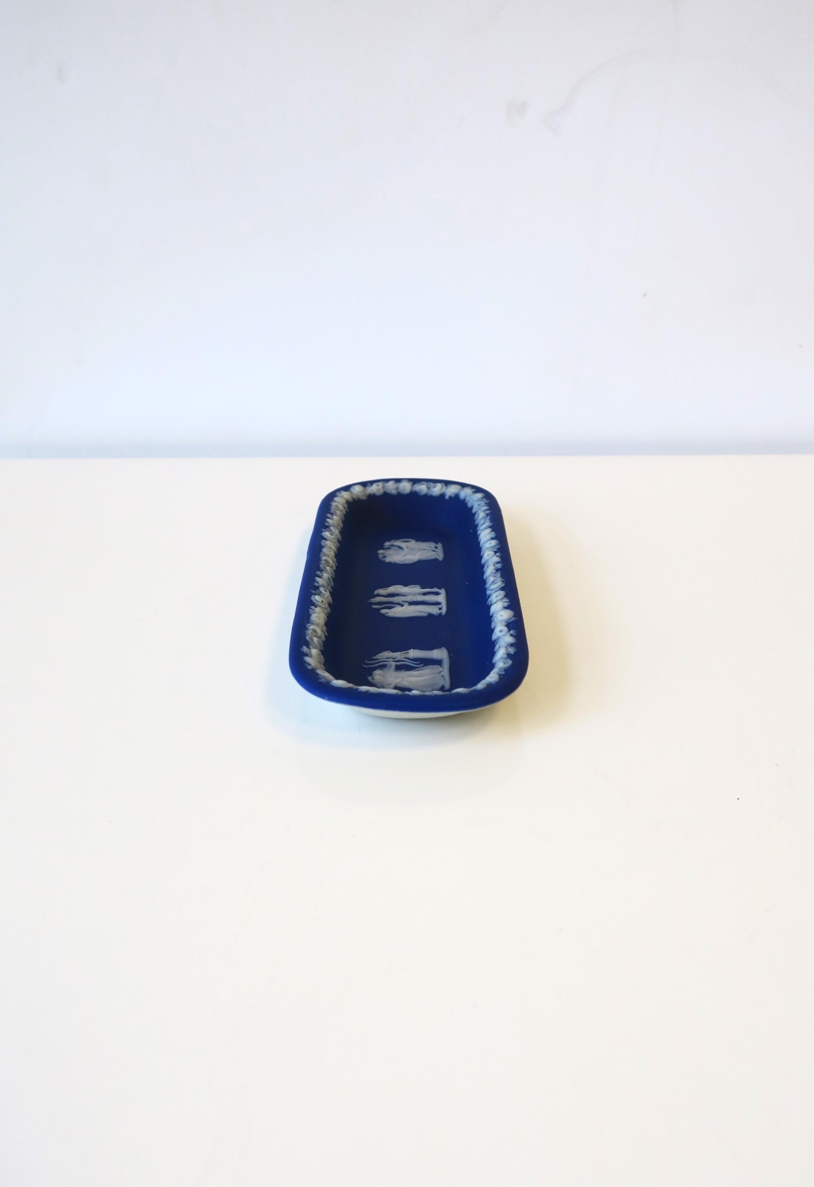Wedgwood Jasperware Blue and White Jewelry Dish Neoclassical Style, Late 19th c In Good Condition For Sale In New York, NY
