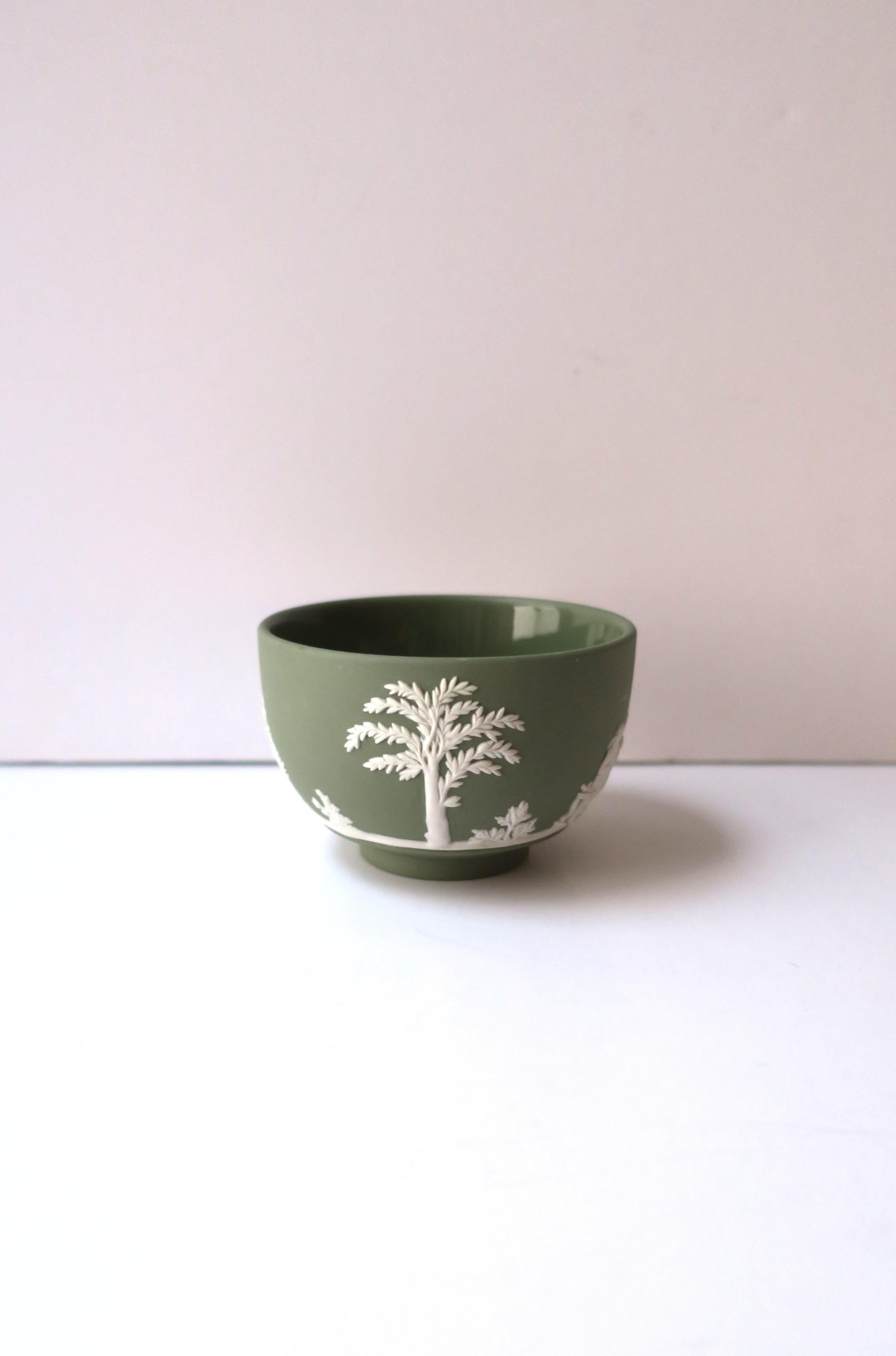 20th Century Wedgwood Jasperware Bowl Sage Green and White in the Neoclassical Style For Sale