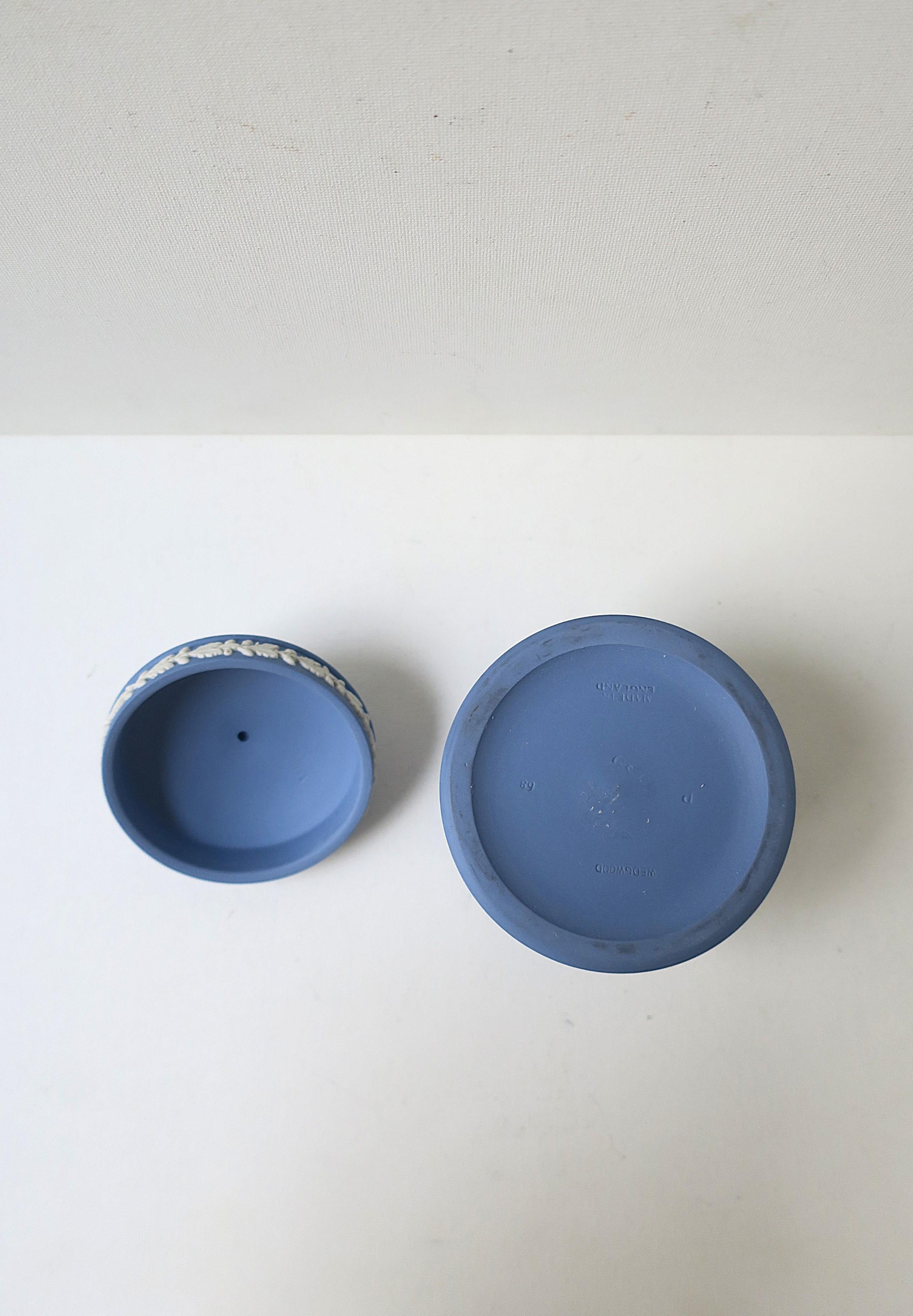 Scatola in diaspro di Wedgwood in stile neoclassico in vendita 3
