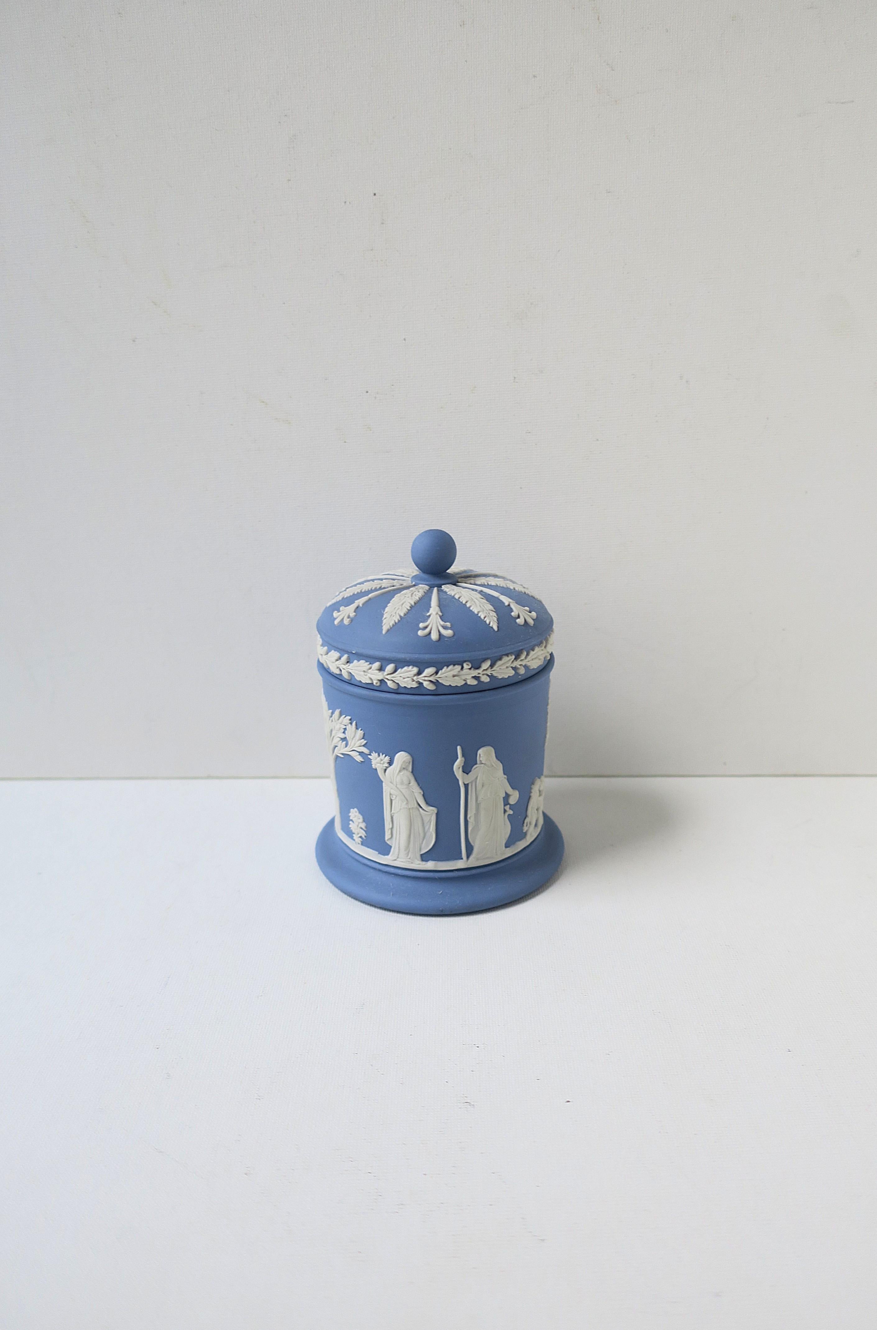 XX secolo Scatola in diaspro di Wedgwood in stile neoclassico in vendita