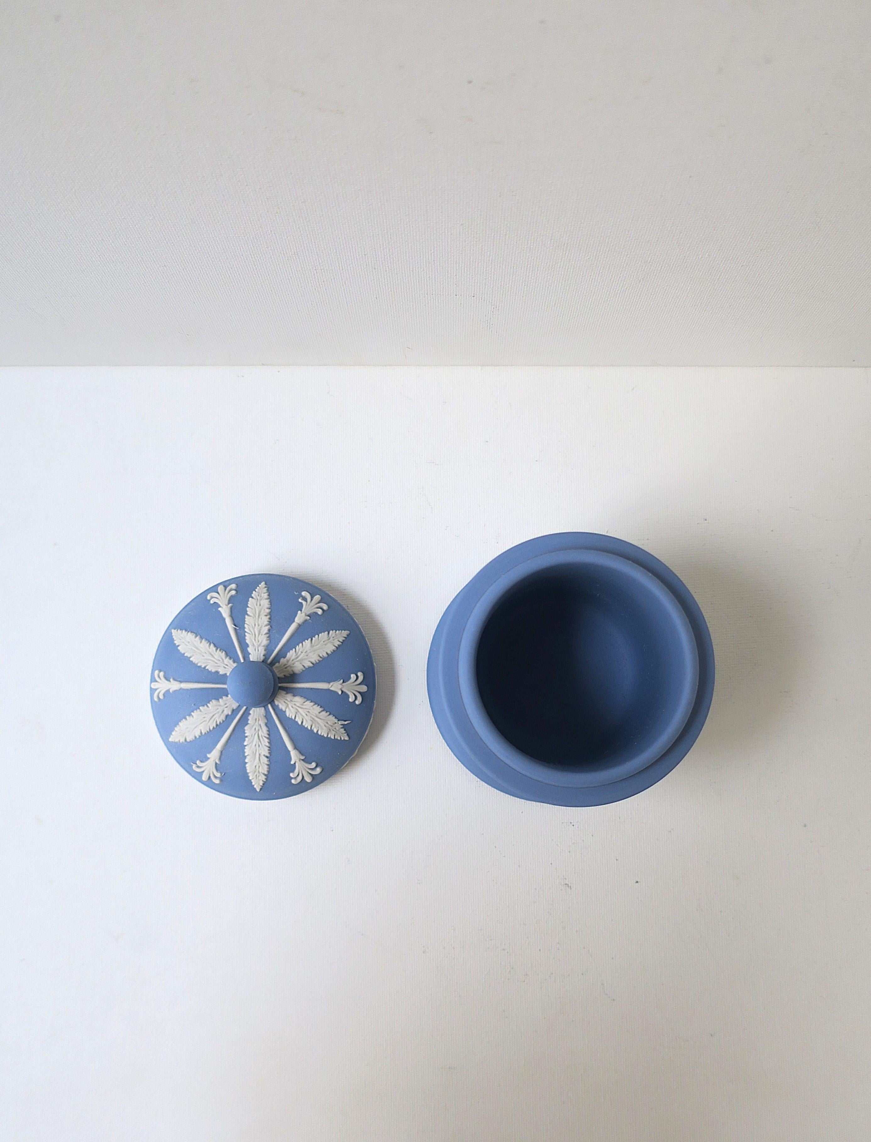 Scatola in diaspro di Wedgwood in stile neoclassico in vendita 2