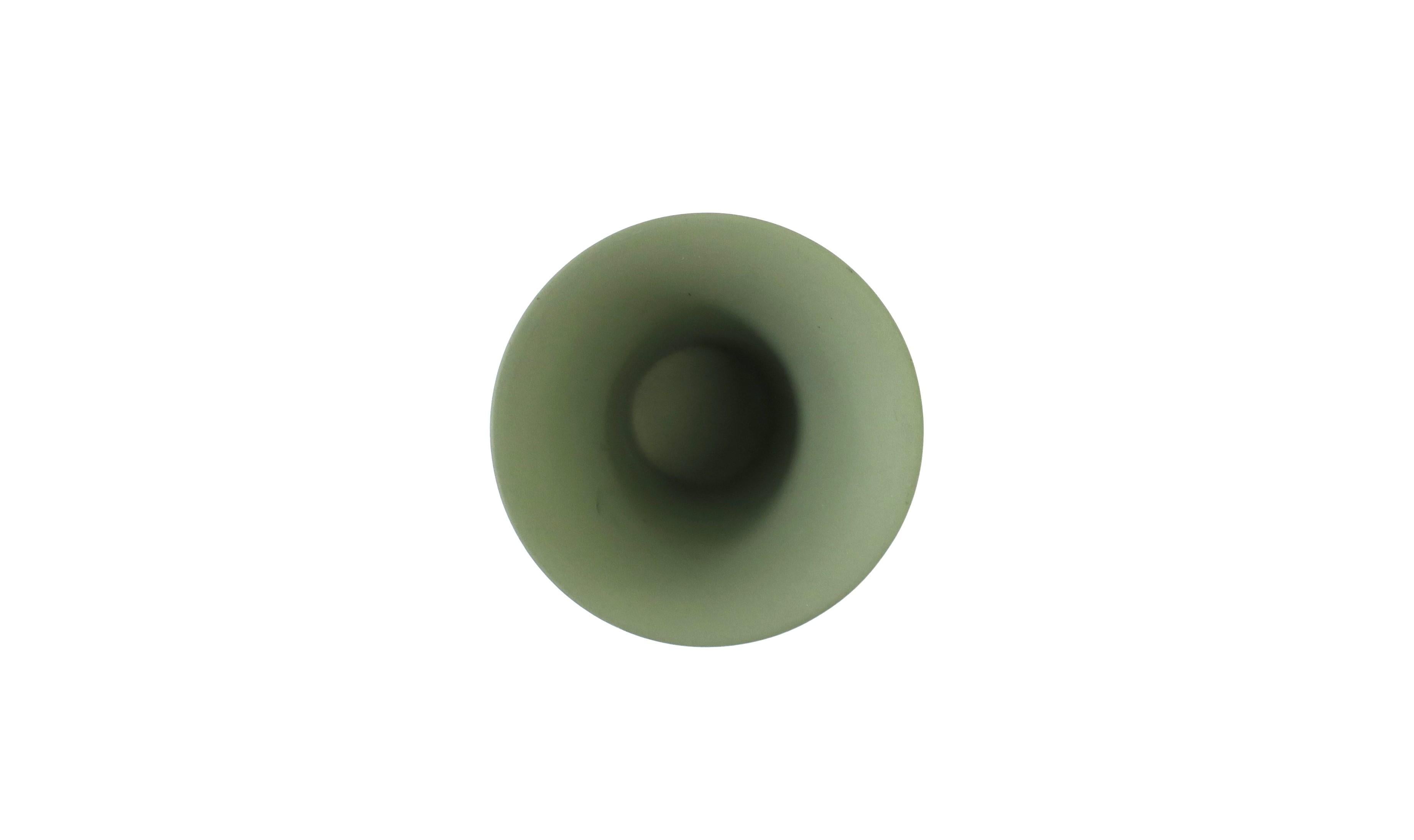 Grüne und weiße Vase aus Jaspisholz von Wedgwood, englisches neoklassizistisches Design  im Angebot 1