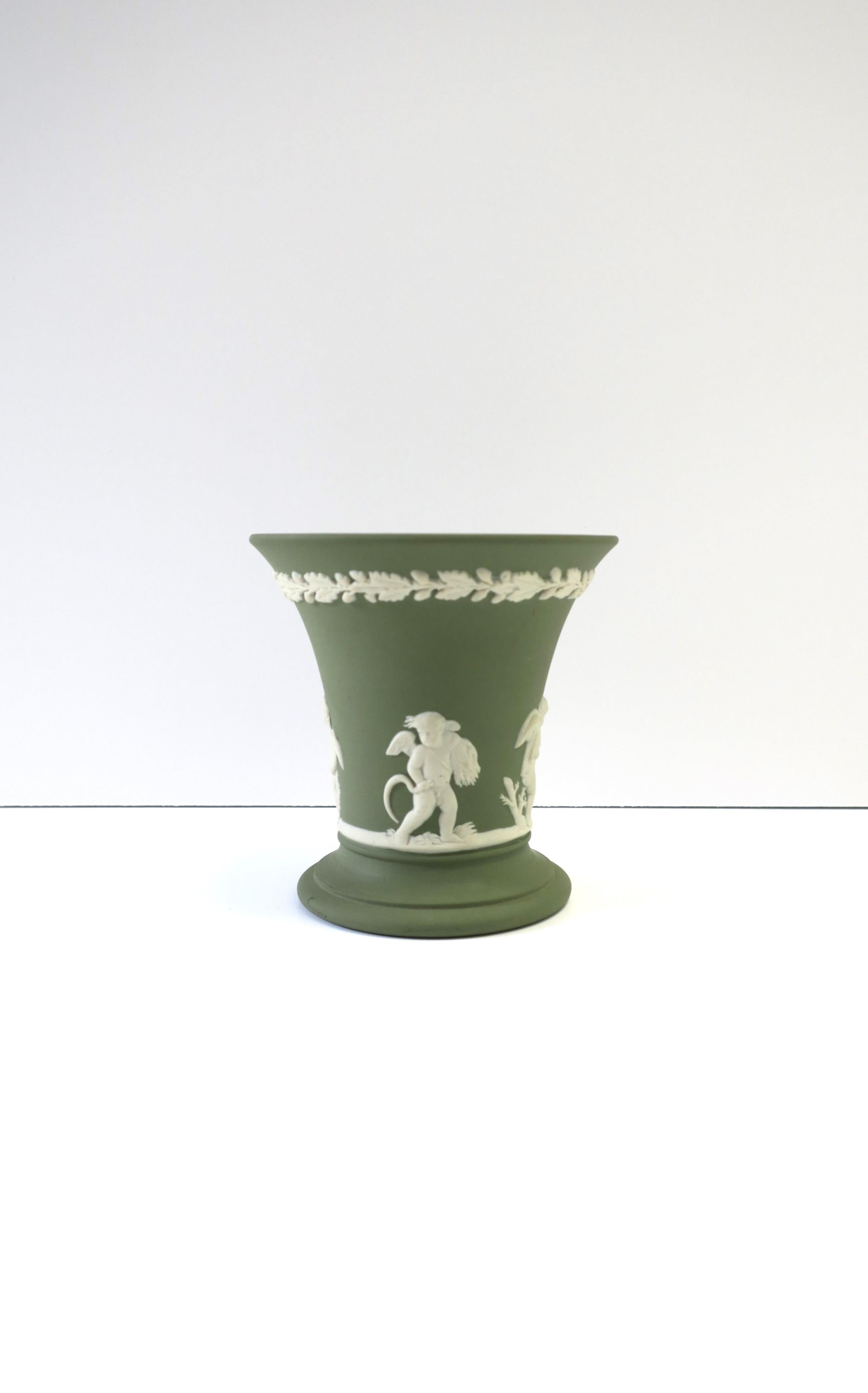 Néoclassique Vase néoclassique anglais en jaspe vert et blanc de Wedgwood  en vente