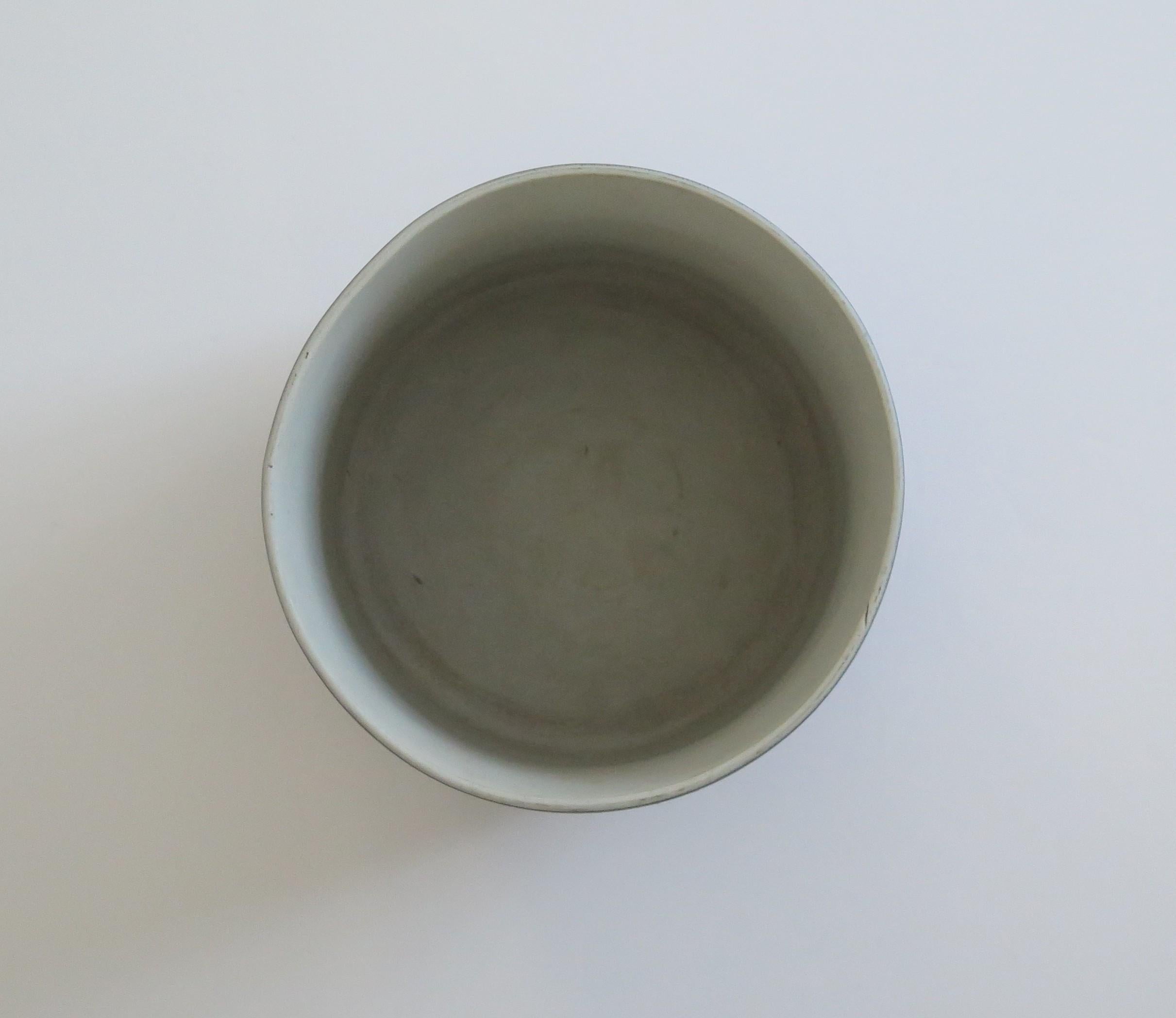 Jardiniere di Wedgwood in diaspro con figure classiche completamente marcato, 1930 ca. in vendita 8