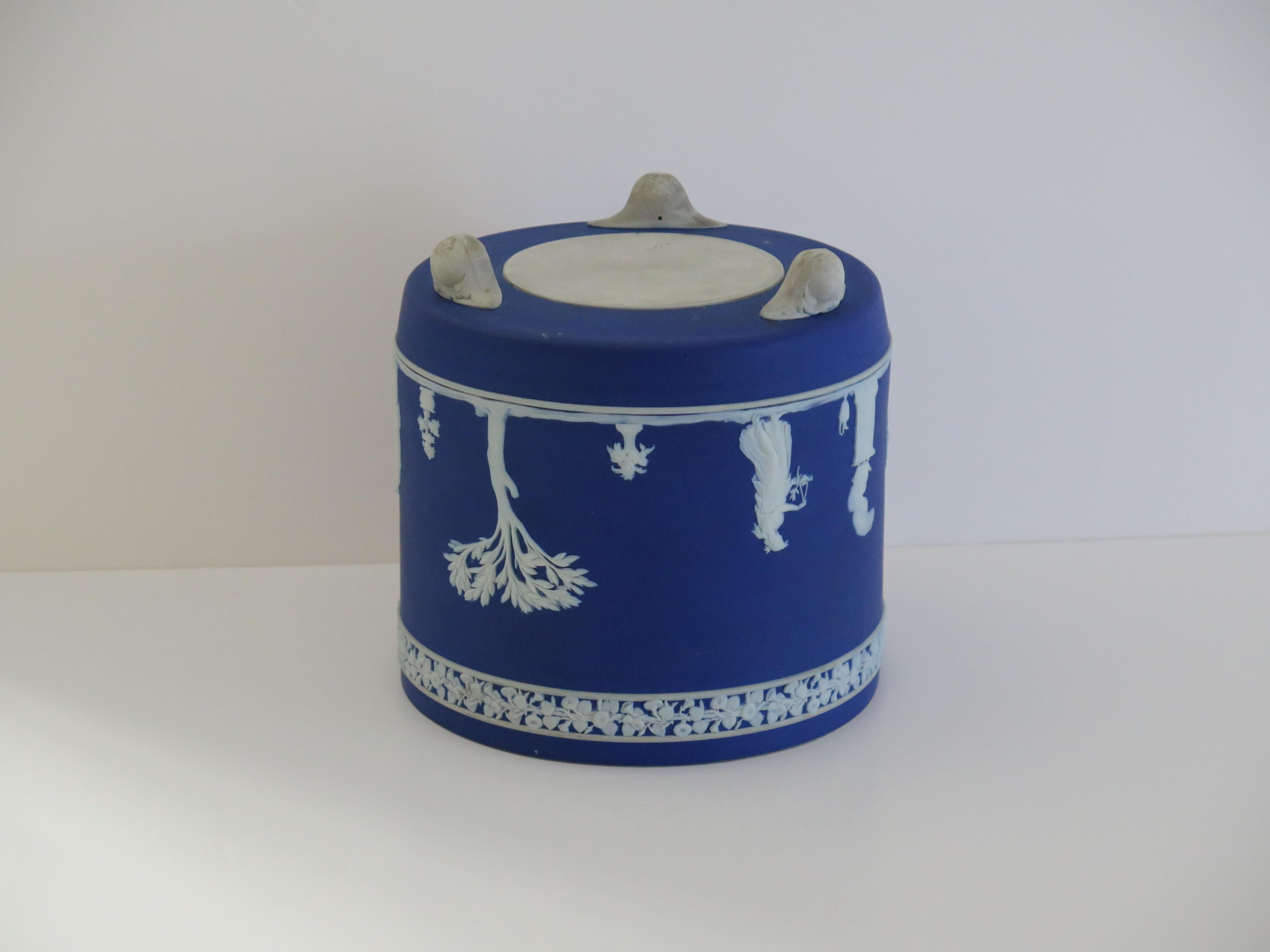 Jardiniere di Wedgwood in diaspro con figure classiche completamente marcato, 1930 ca. in vendita 9