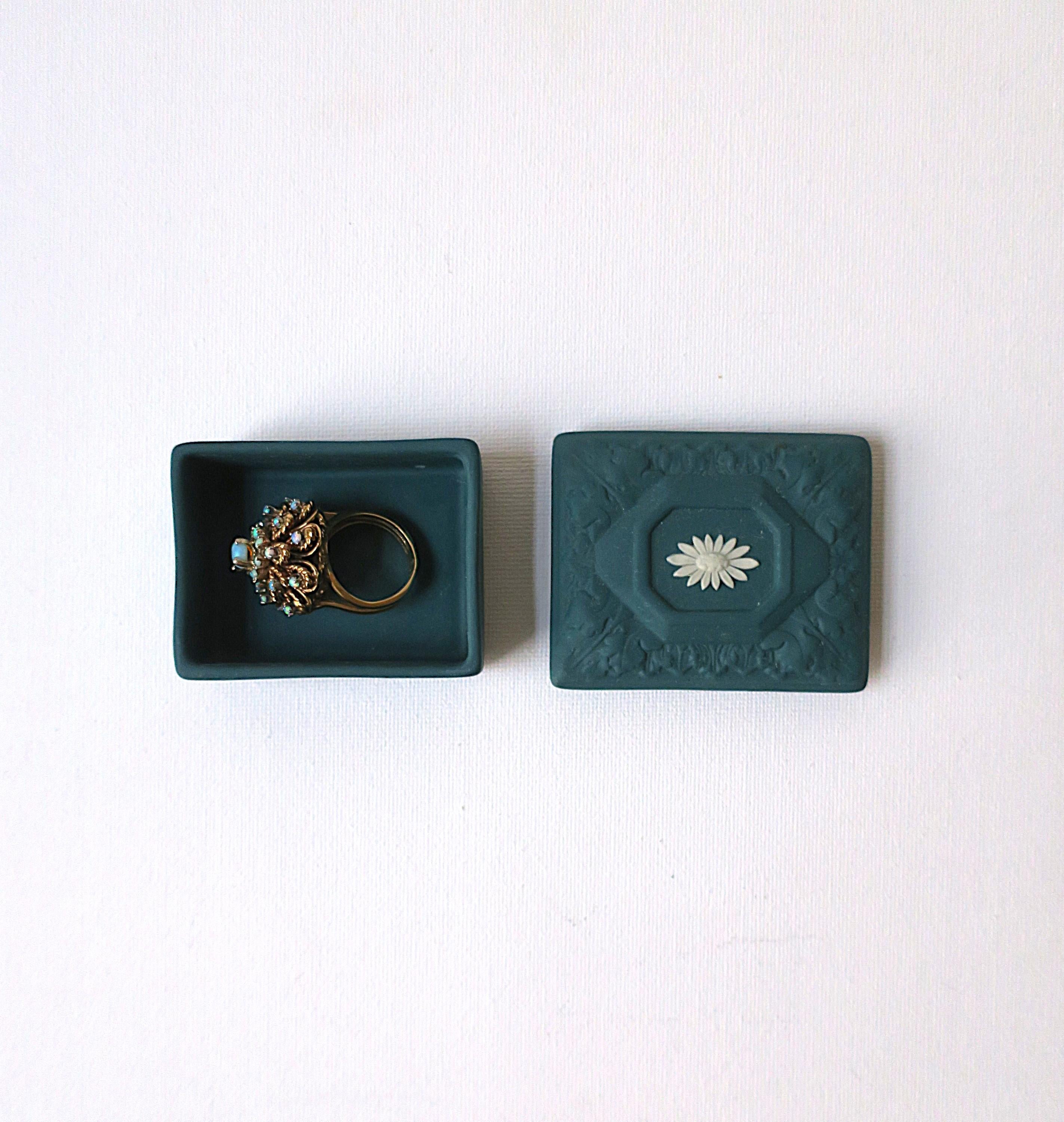 20th Century Wedgwood Jasperware Jewelry Box For Sale
