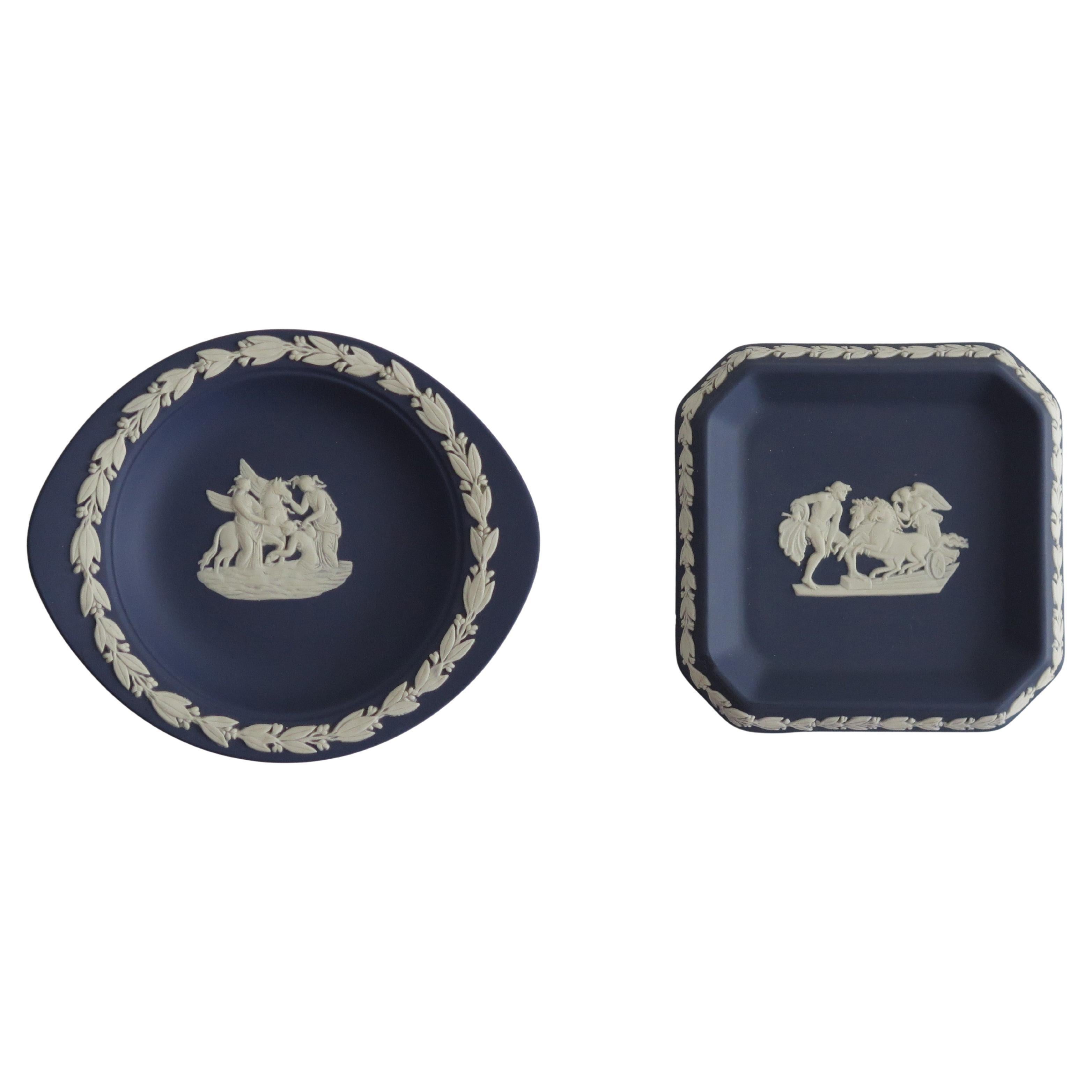 Piatto portagioie in diaspro Wedgwood x DUE con design neoclassico, XX secolo