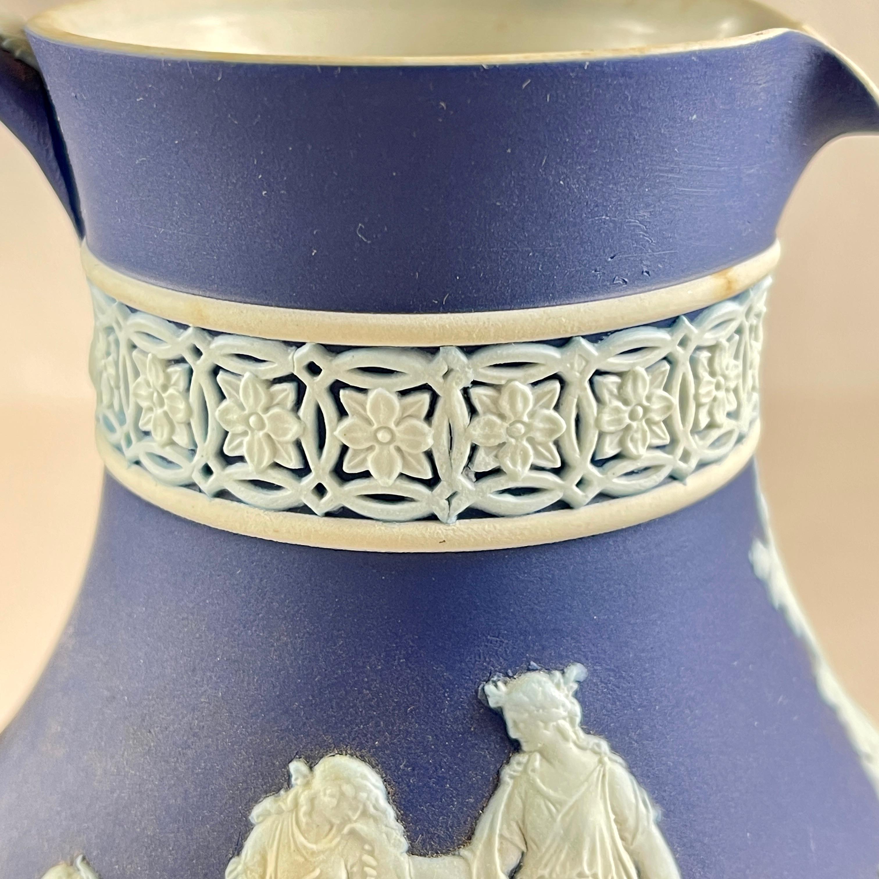 Brocca etrusca neoclassica Royal Blue di Wedgwood in ceramica diaspro in vendita 2