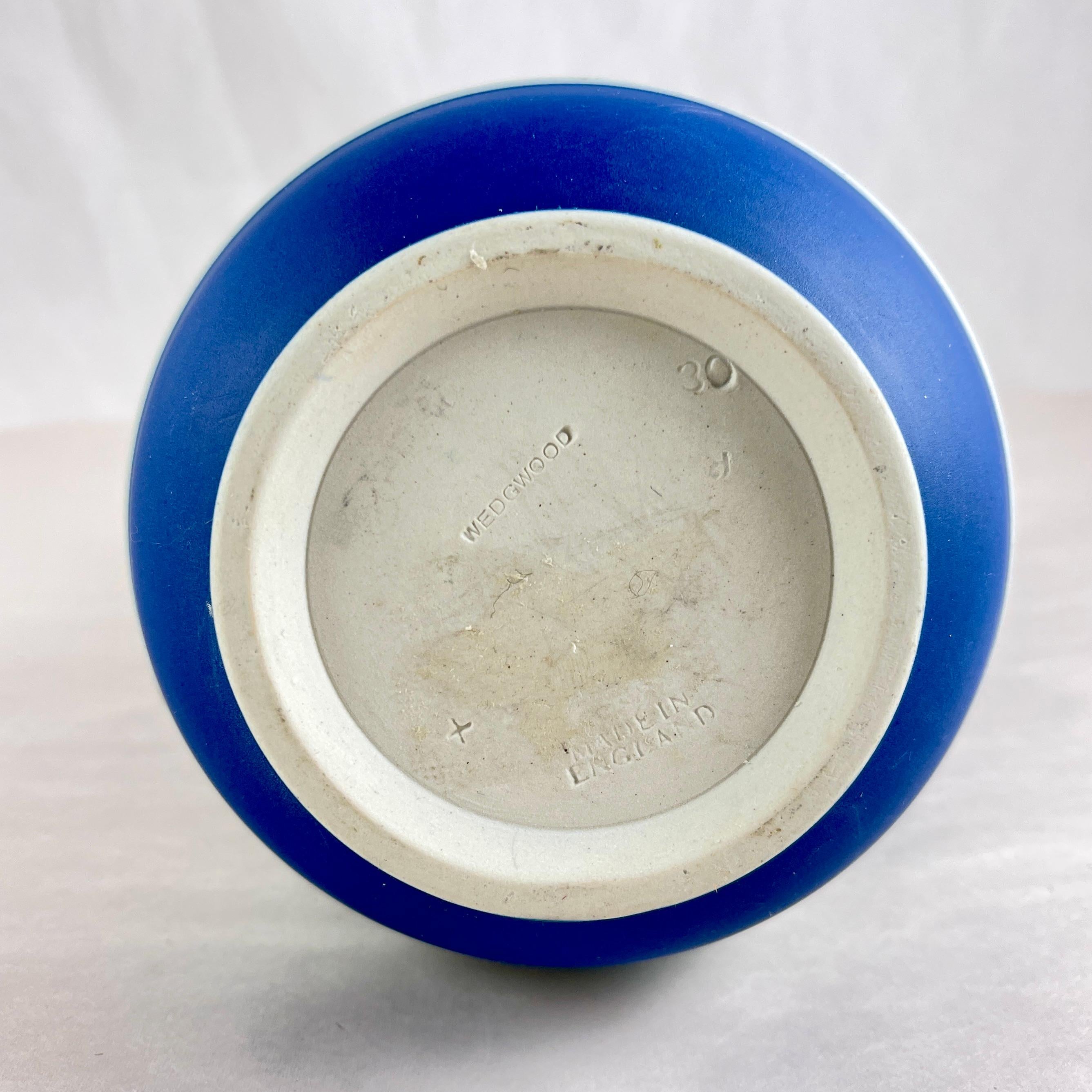 Brocca etrusca neoclassica Royal Blue di Wedgwood in ceramica diaspro in vendita 4