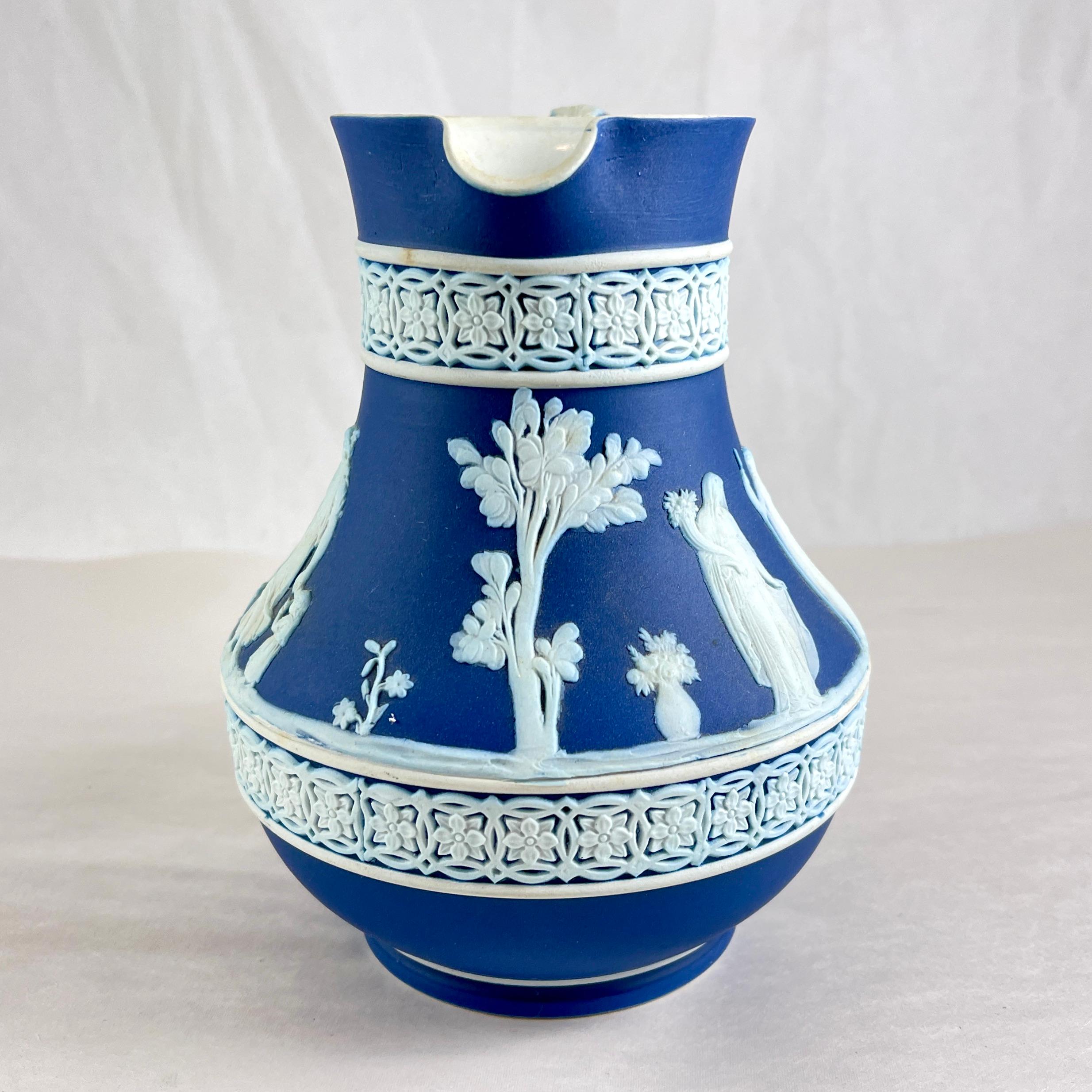Inglese Brocca etrusca neoclassica Royal Blue di Wedgwood in ceramica diaspro in vendita
