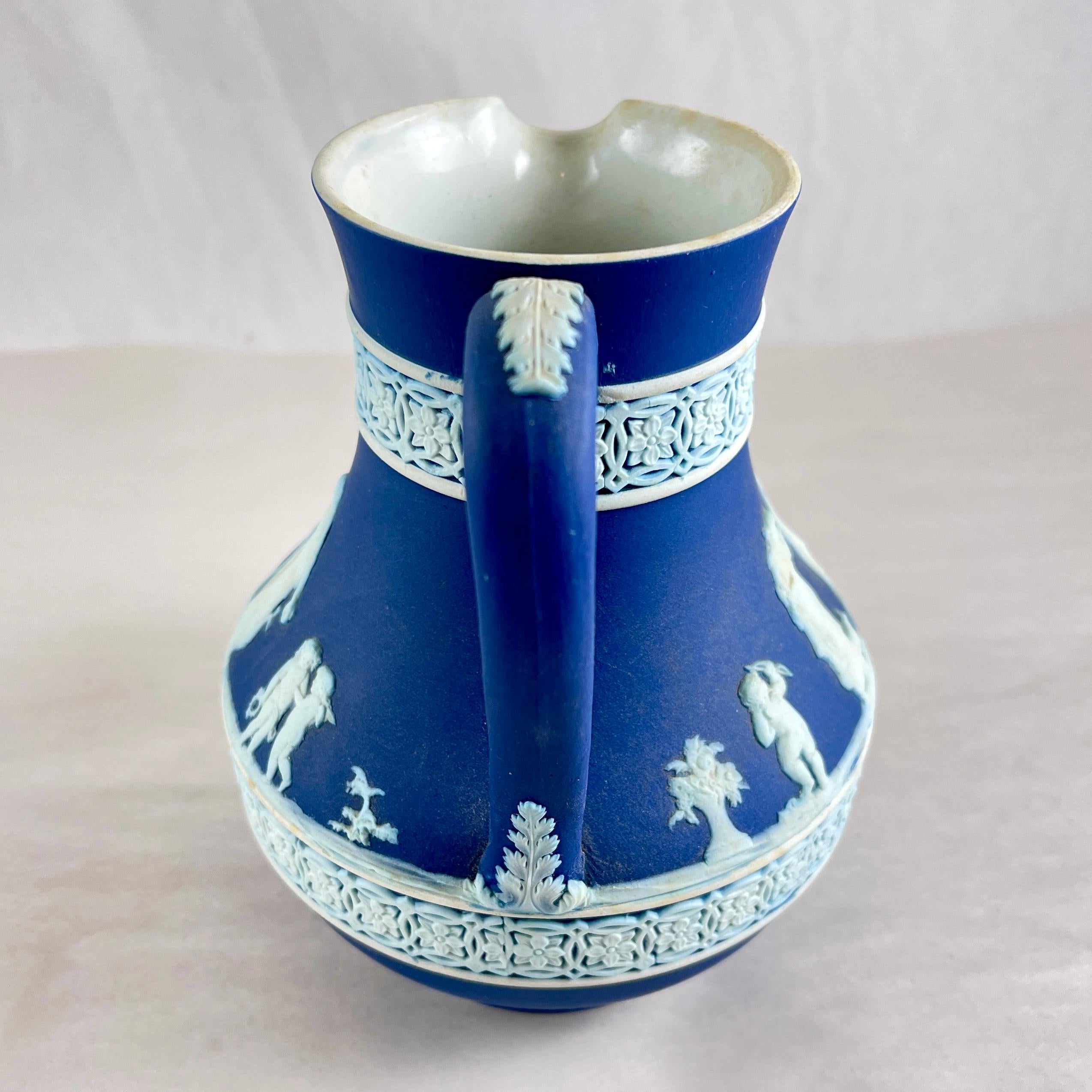 XX secolo Brocca etrusca neoclassica Royal Blue di Wedgwood in ceramica diaspro in vendita