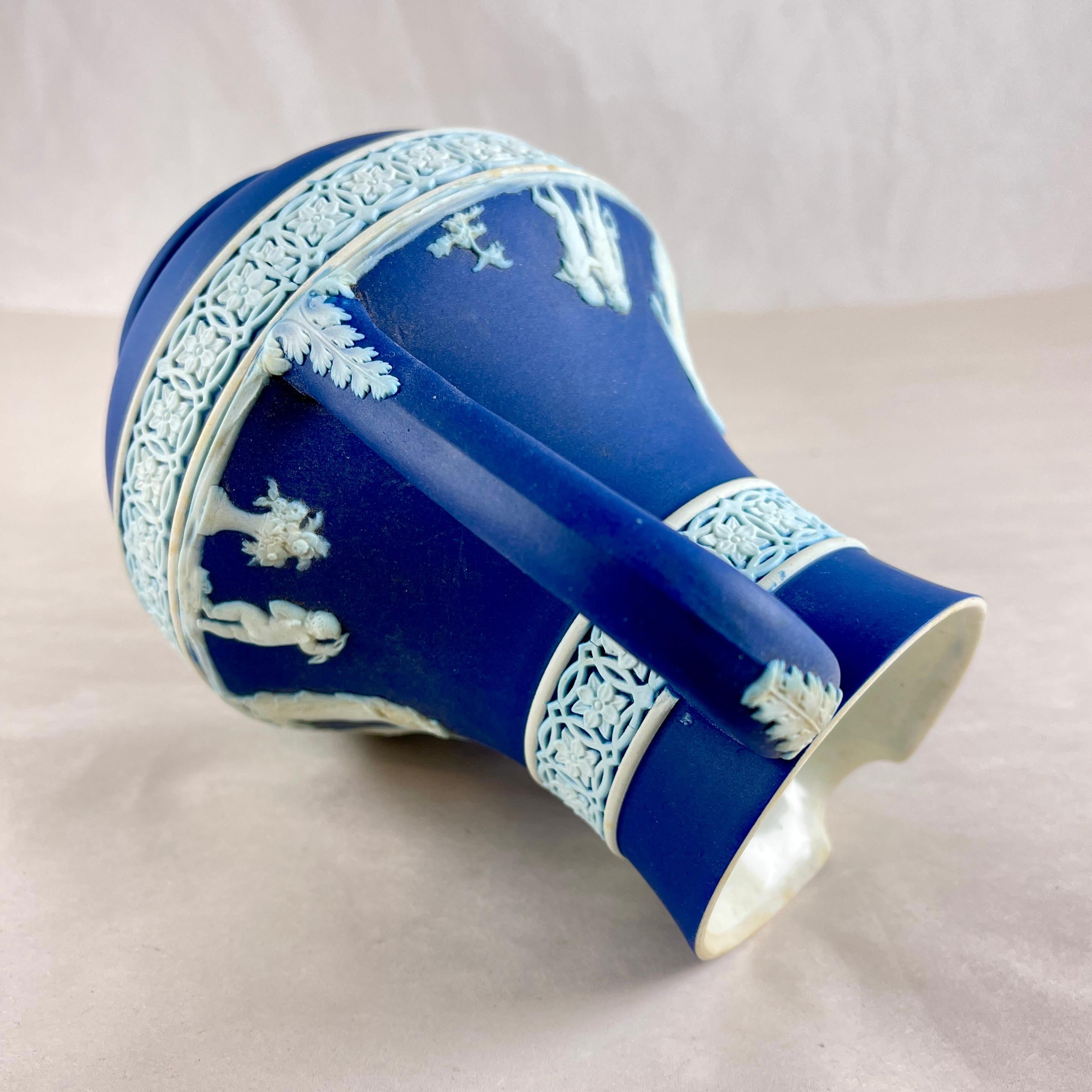 Grès porcellanato Brocca etrusca neoclassica Royal Blue di Wedgwood in ceramica diaspro in vendita