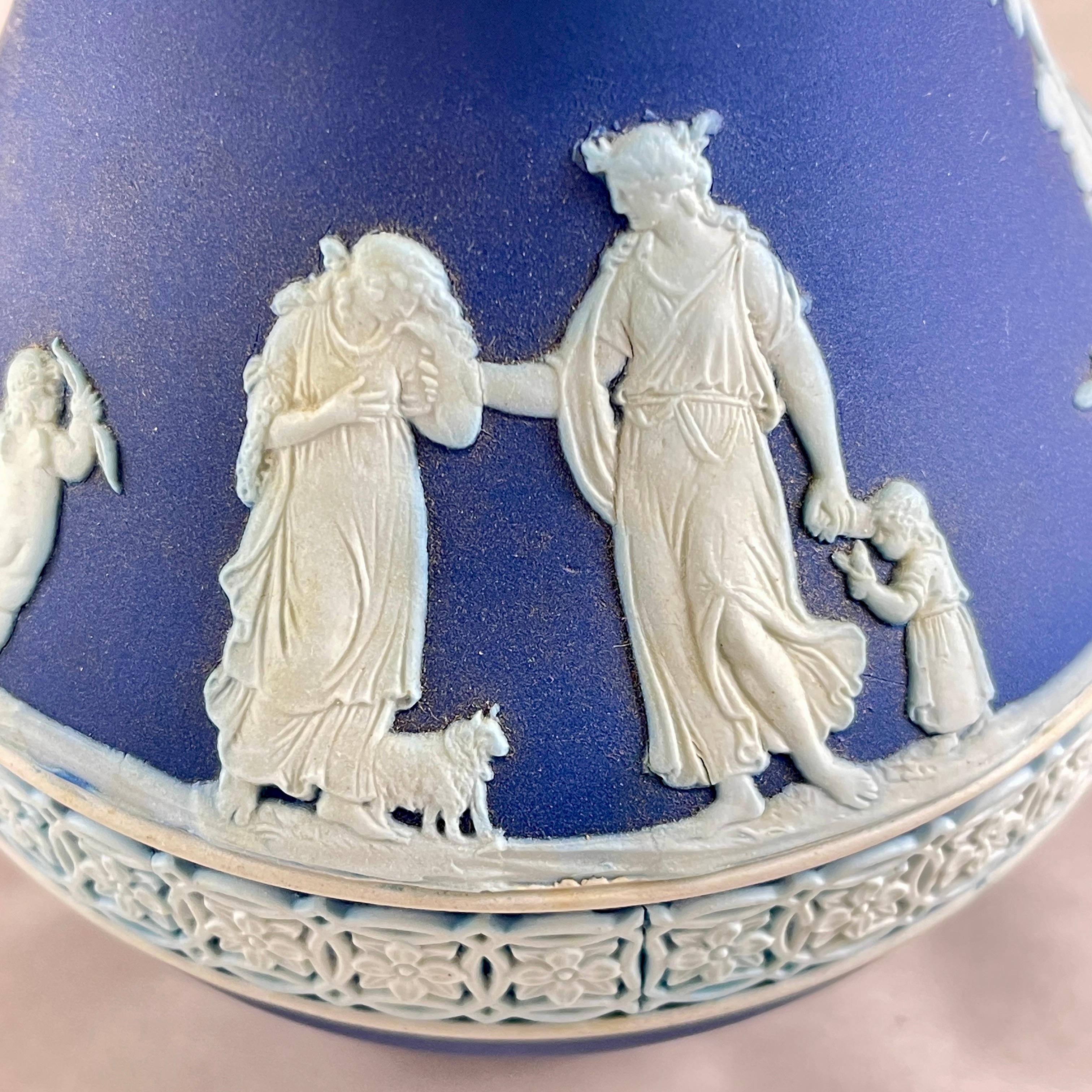 Brocca etrusca neoclassica Royal Blue di Wedgwood in ceramica diaspro in vendita 1