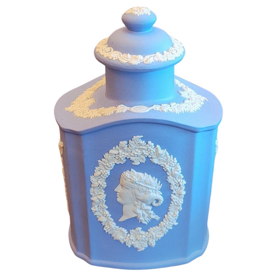 Boîte à thé à couvercle Wedgwood Jasperware bleu pâle