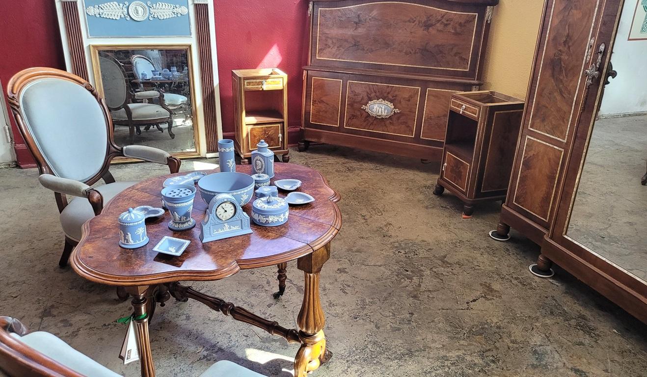 Scatola di vanità con coperchio circolare piccola di Wedgwood Jasperware Pale Blue in vendita 5
