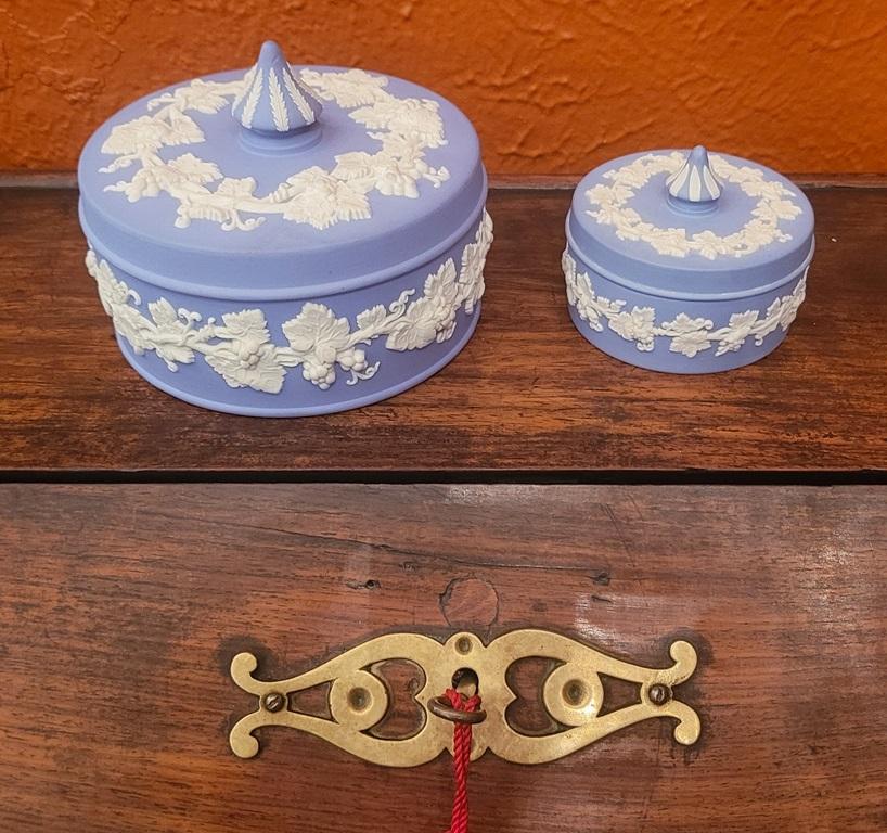 Wedgwood Jasperware Pale Blue Small Circular Lidded Vanity Box For Sale 4