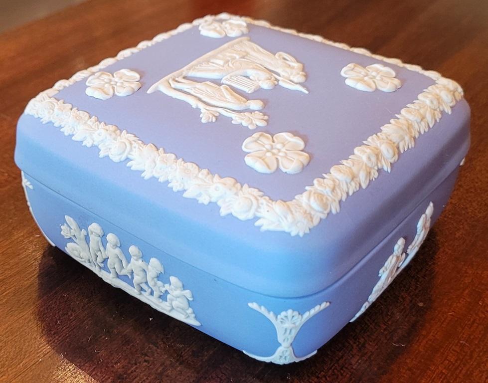 Wedgwood Jasperware Pale Blue Square Lidded Trinket Box In Good Condition For Sale In Dallas, TX