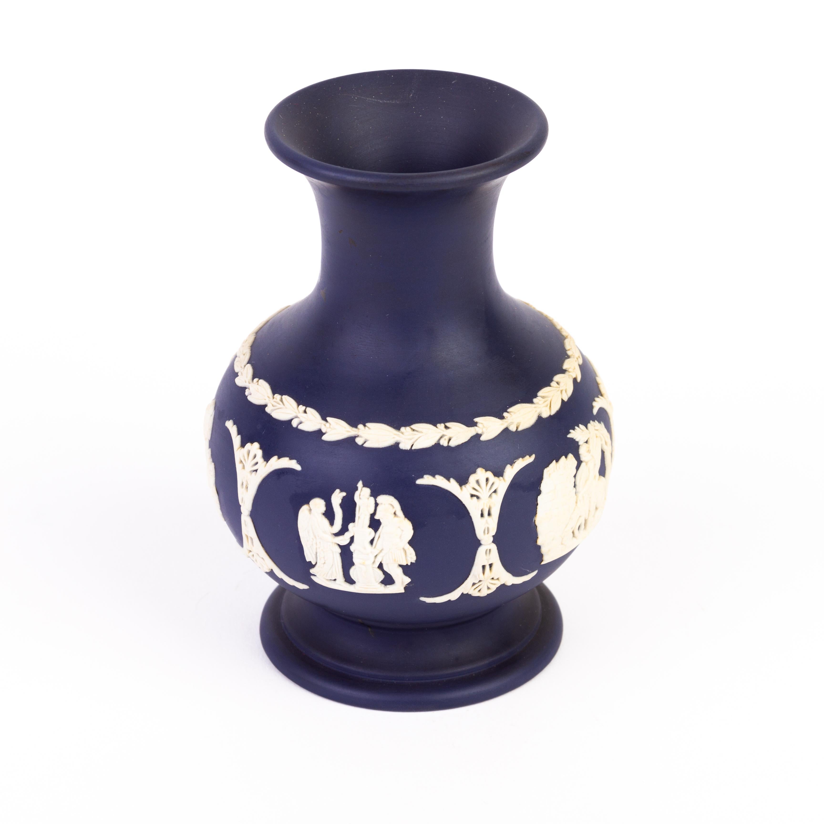Wedgwood Jasperware Portland Blue Neoclassical Vase In Good Condition For Sale In Nottingham, GB