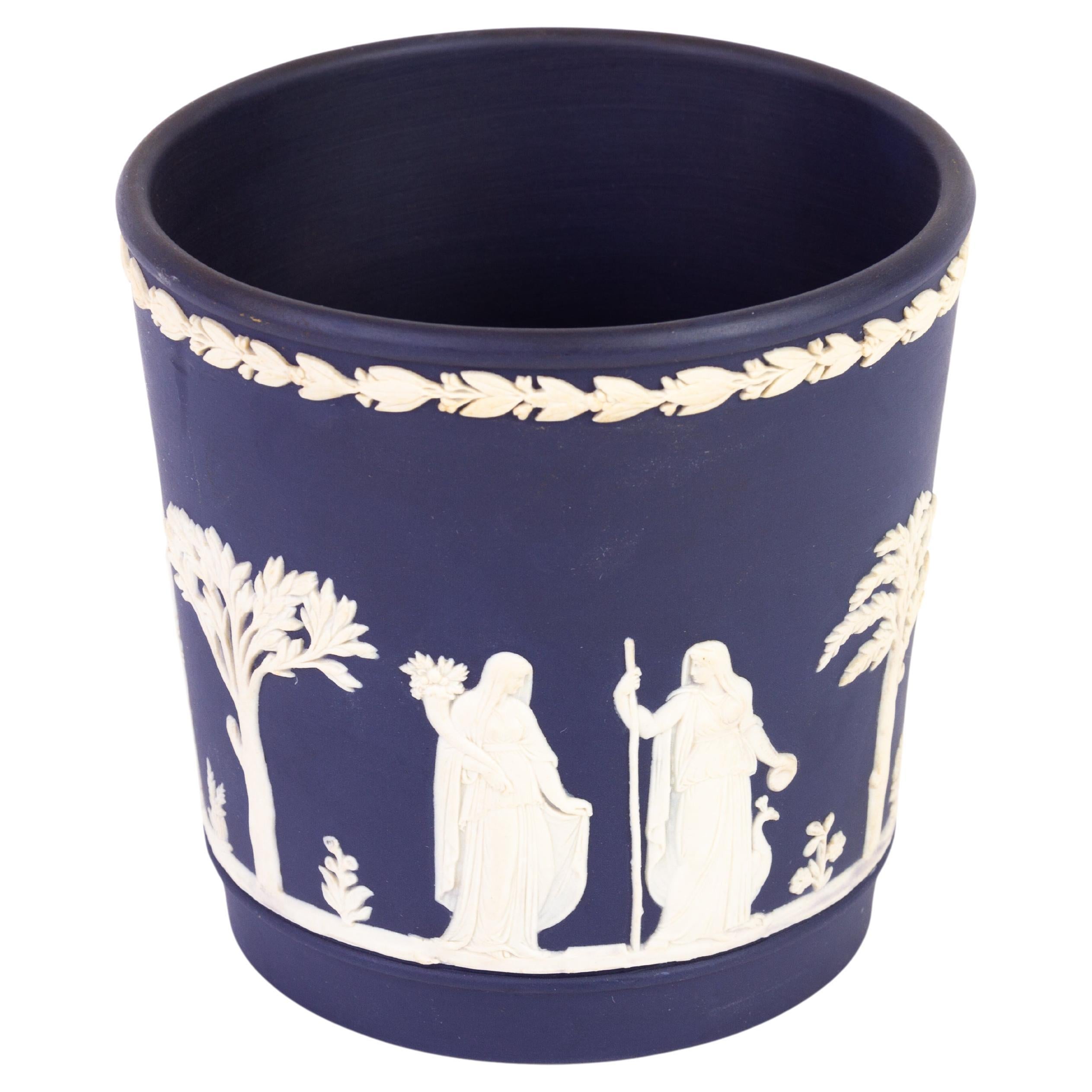 Vase néoclassique bleu de Portland de Wedgwood Jasperware