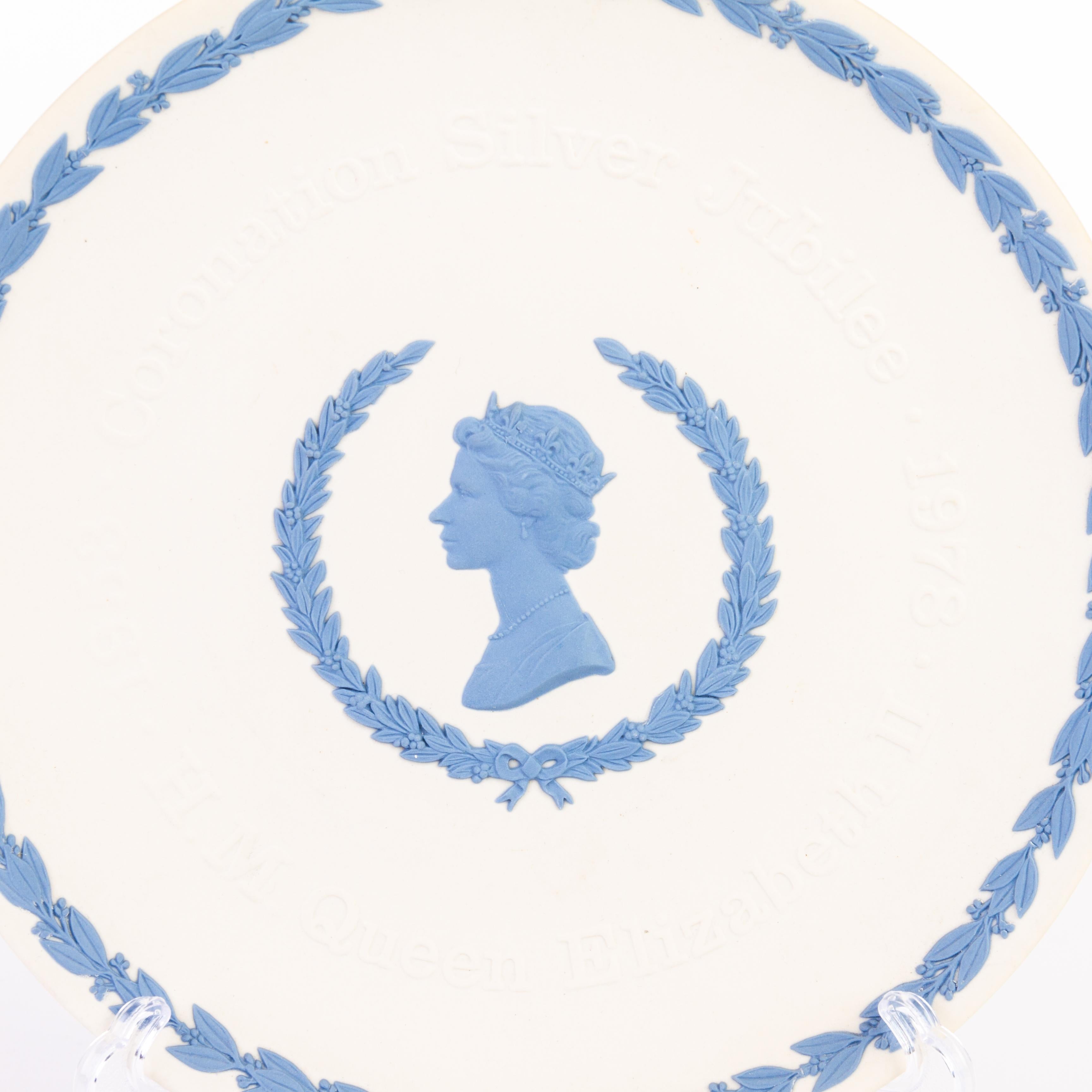 From a private collection.
Free international shipping
Wedgwood Jasperware Queen Elizabeth II Portrait Plate 