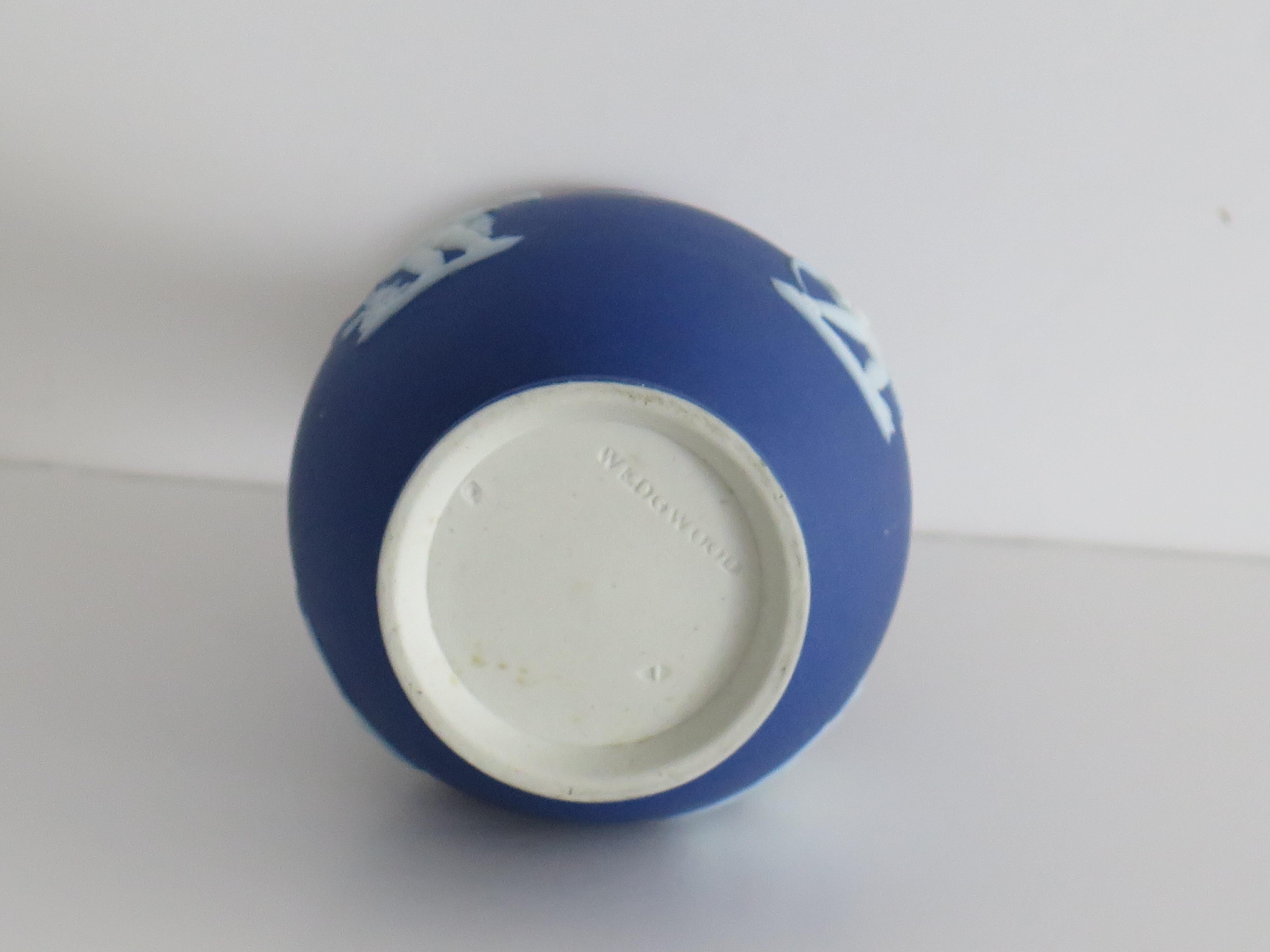 Petit vase en jasperware de Wedgwood Figures Putti classiques entièrement marqué, 19ème siècle en vente 9