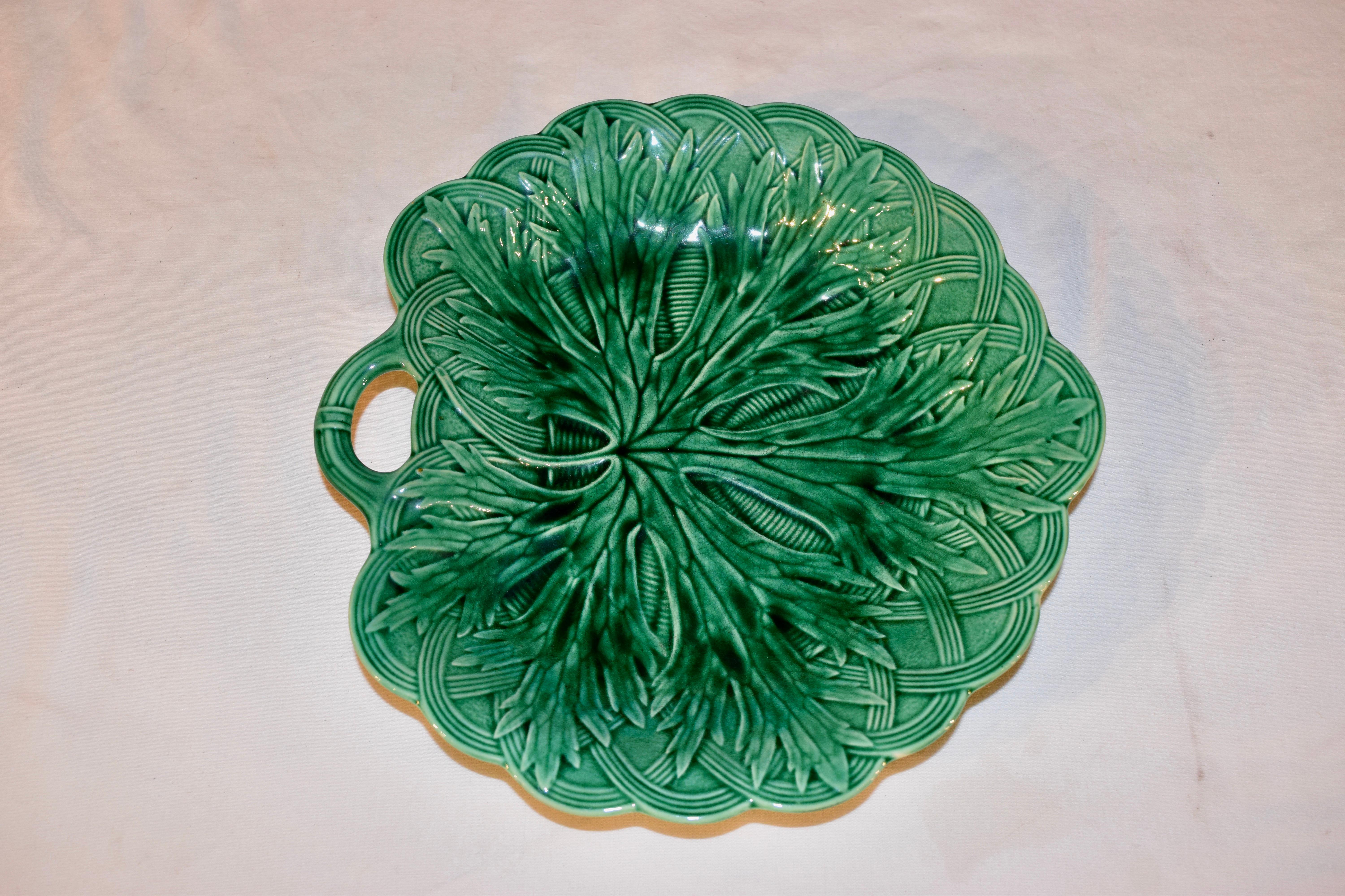 Plato de hojas de Wedgwood, hacia 1935 Inglés en venta