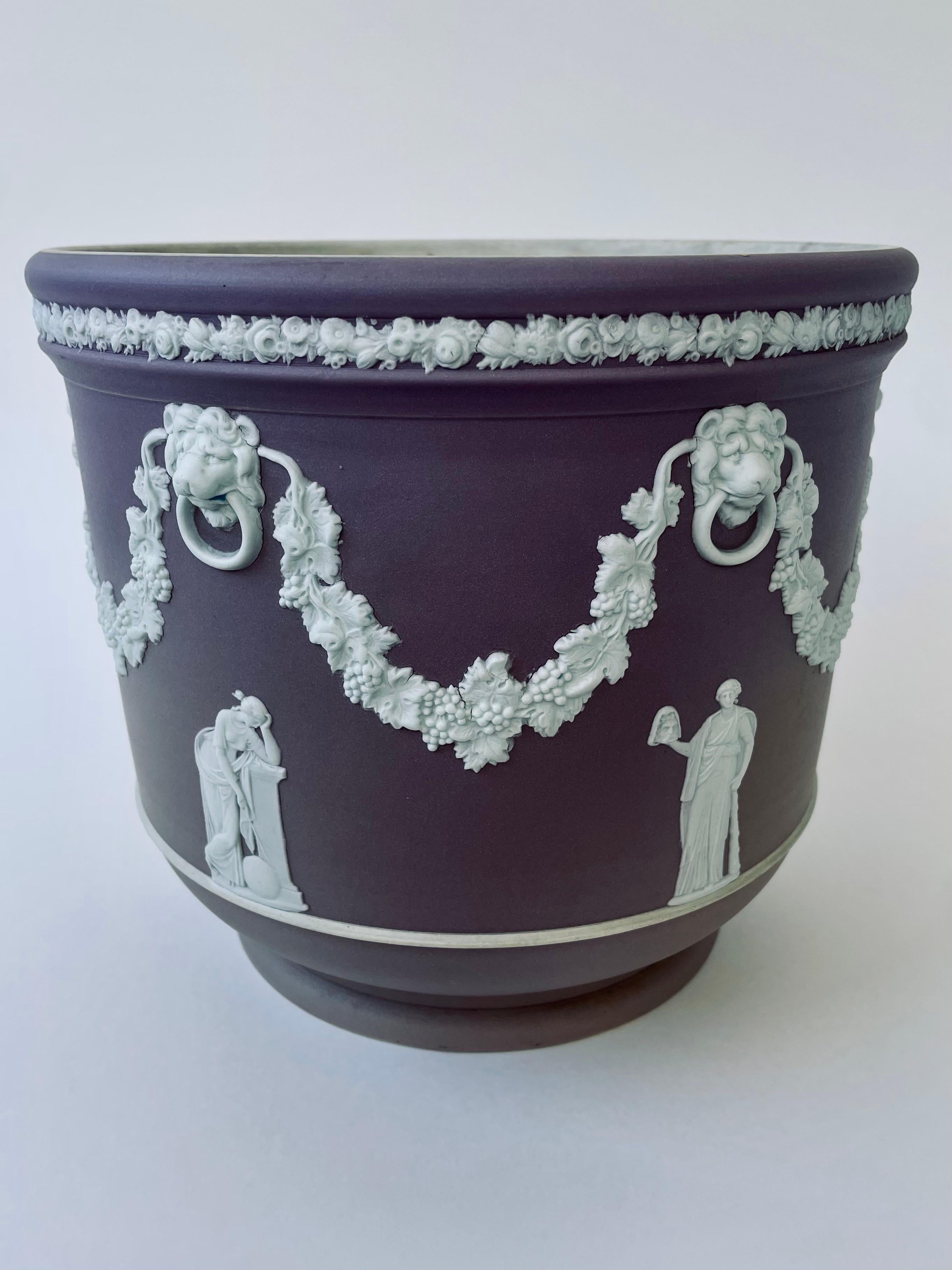 Wedgwood Flieder Jaspis Dip Steingut Garten Topf im Zustand „Gut“ im Angebot in Asheville, NC