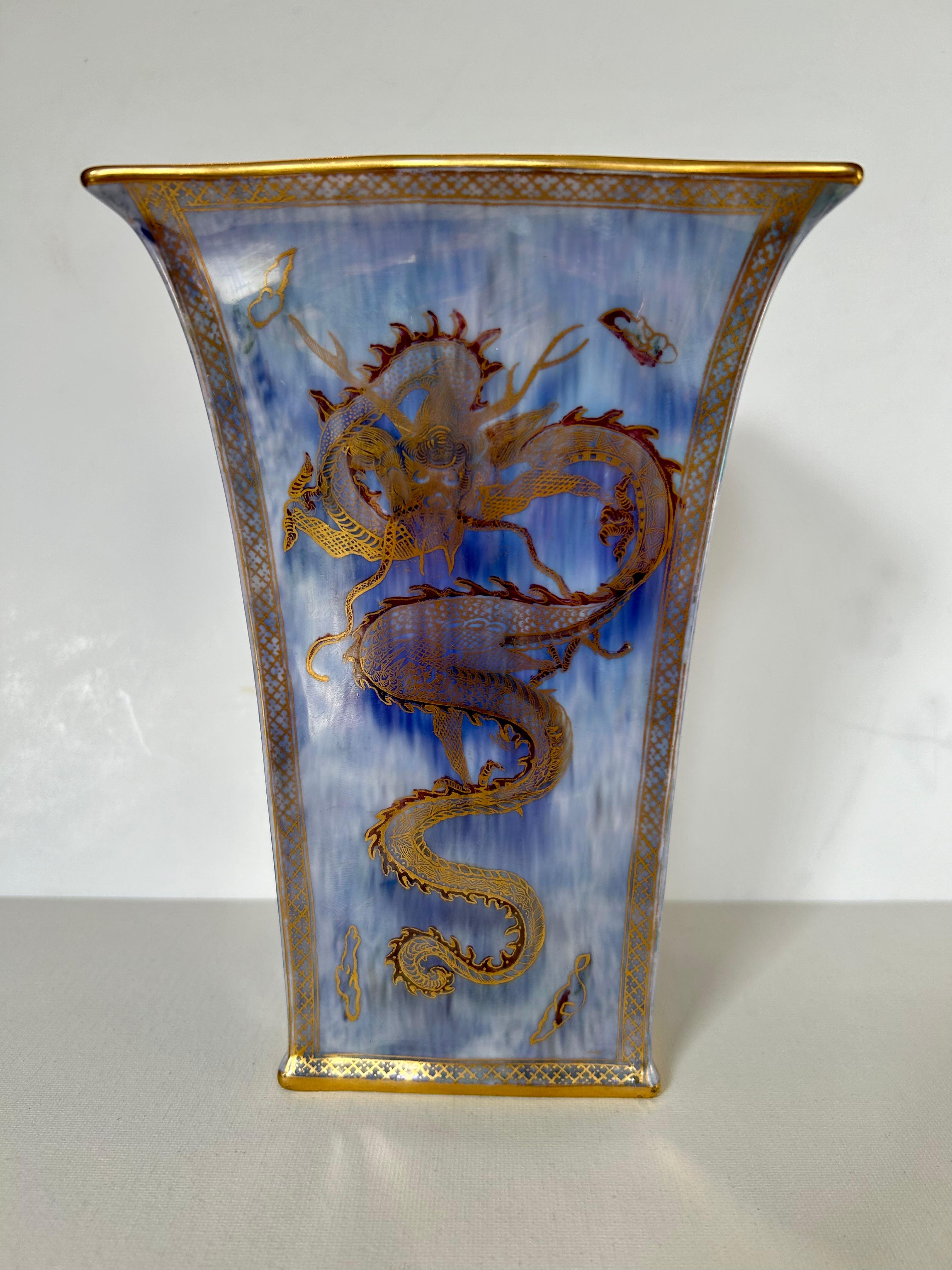 XX secolo Vaso Wedgwood Lustre di Daisy Makeig-Jones in vendita