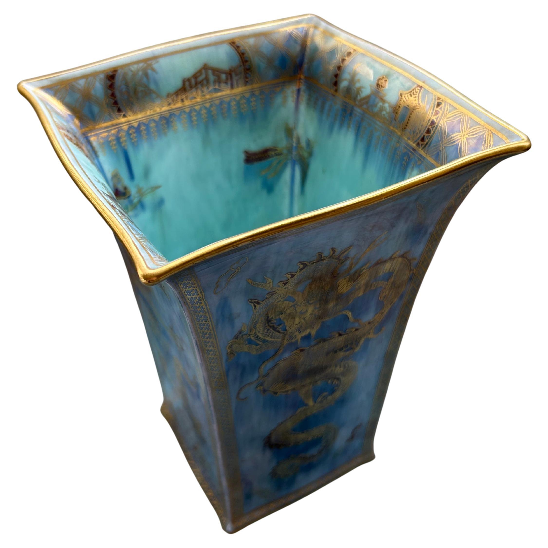 Vaso Wedgwood Lustre di Daisy Makeig-Jones in vendita