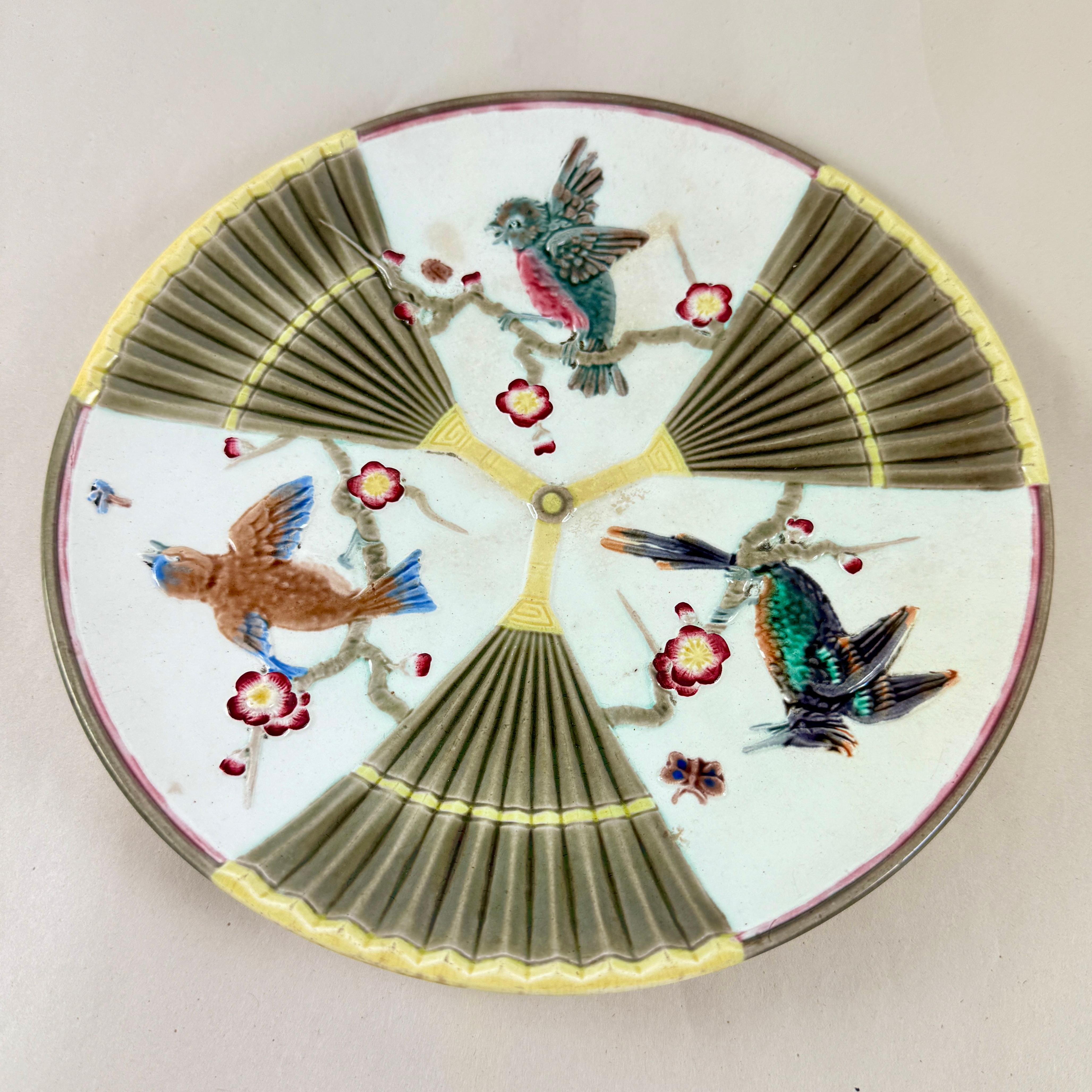 Wedgwood Majolika Vogel & Fächer Argenta Teller (Ästhetizismus) im Angebot