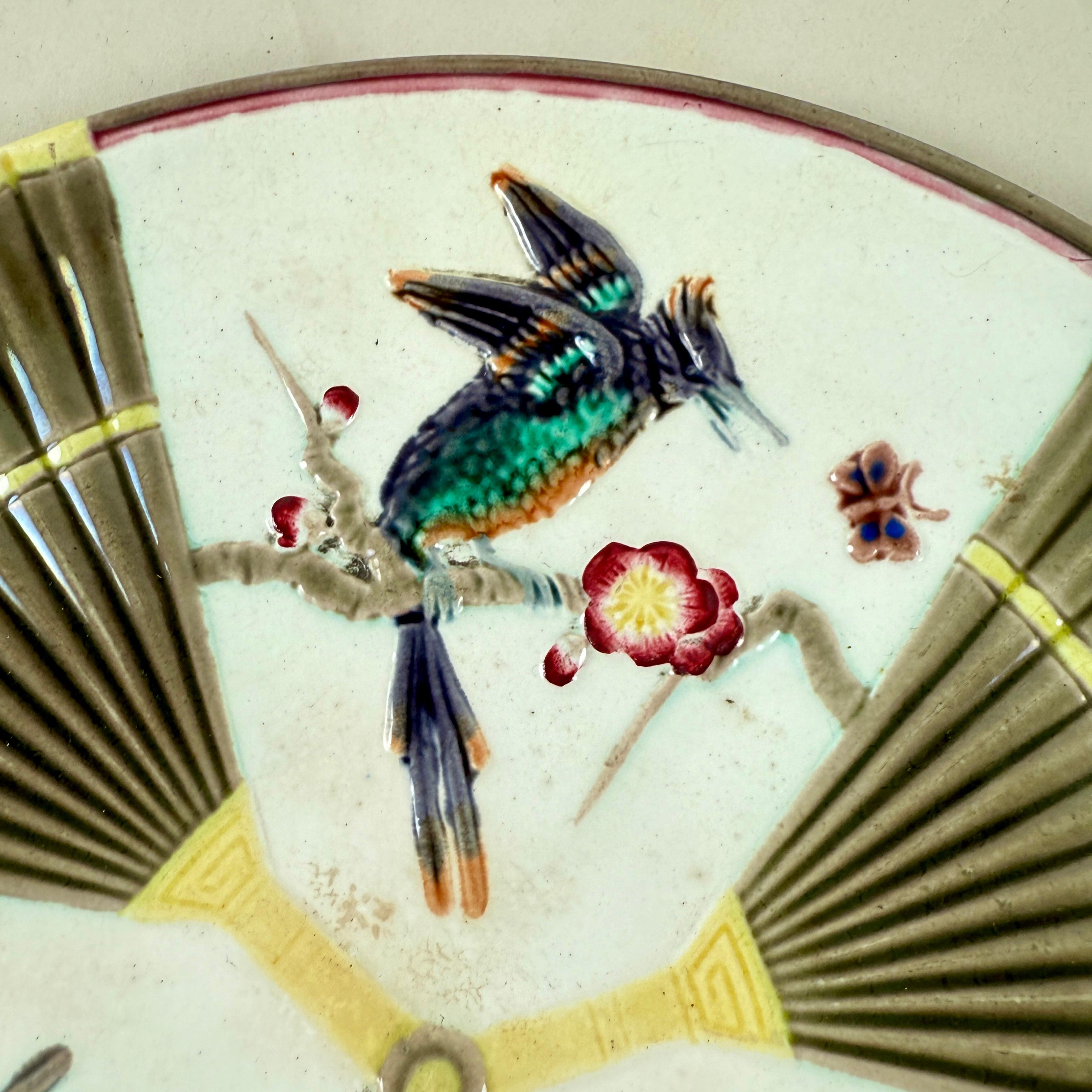 Wedgwood Majolika Vogel & Fächer Argenta Teller (19. Jahrhundert) im Angebot