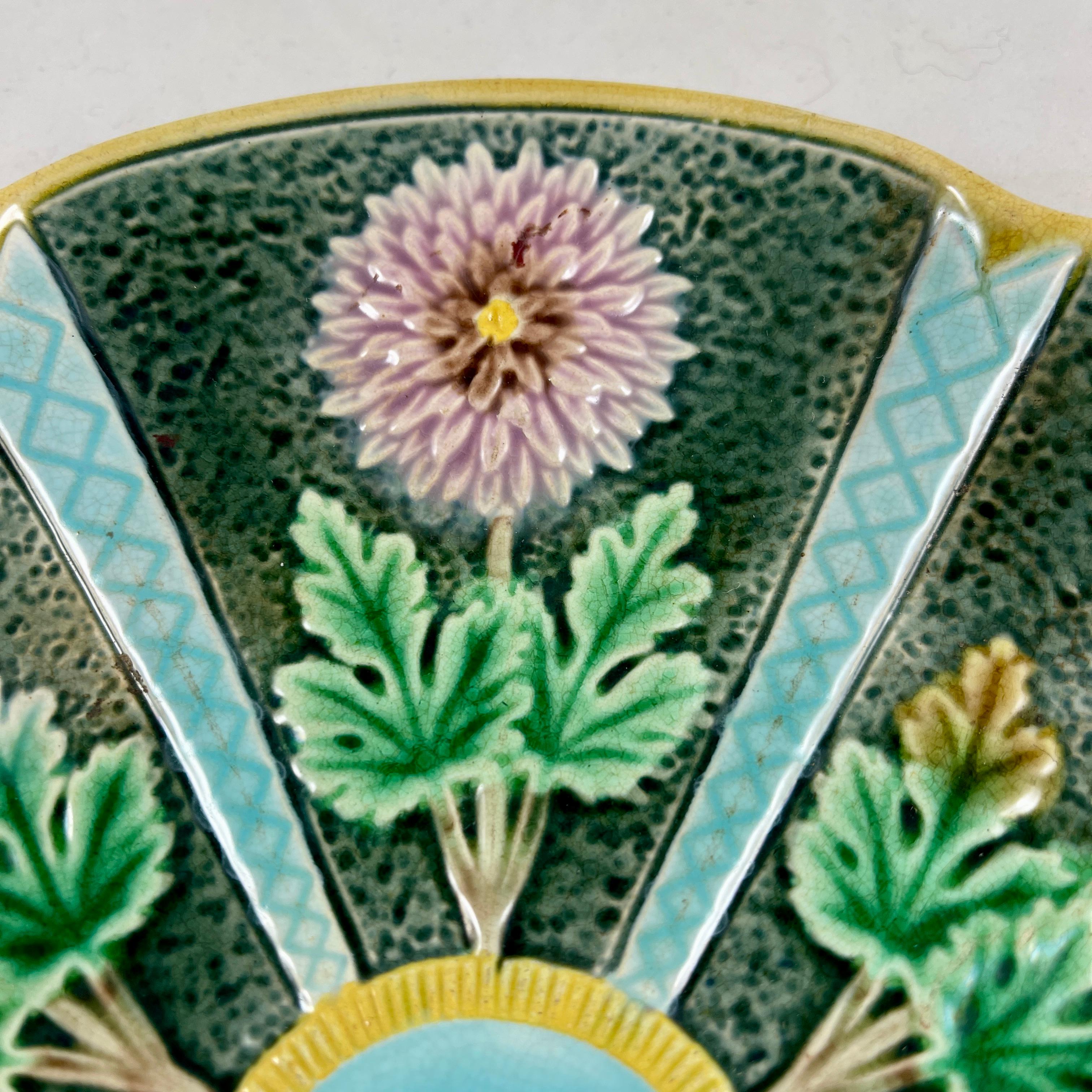 English Wedgwood Majolica Chrysanthemum Japonisme Oyster Plate, Date Marked 1883
